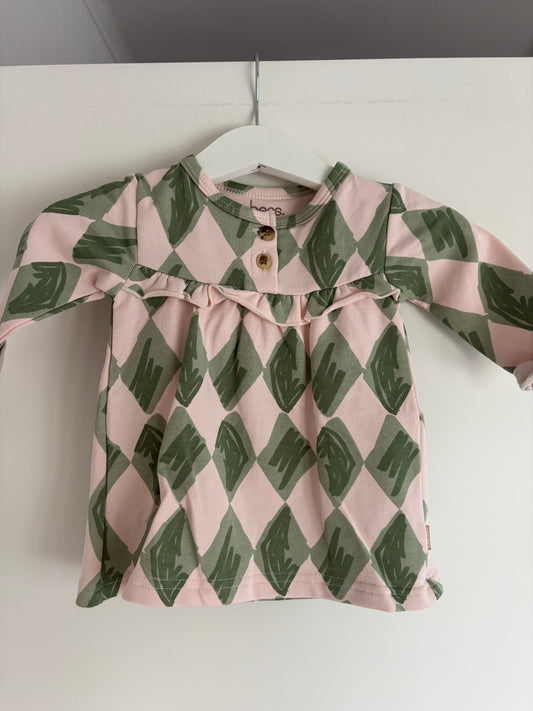 Lichtroze jurkje met groene ruitjes