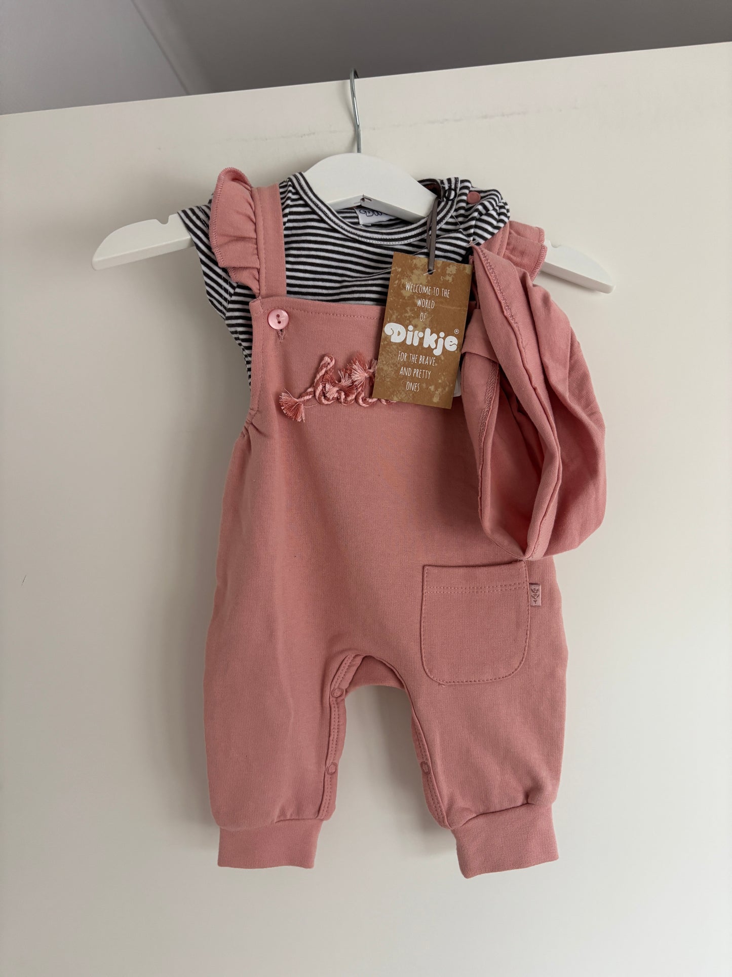 Setje: roze salopette en gestreepte t-shirt