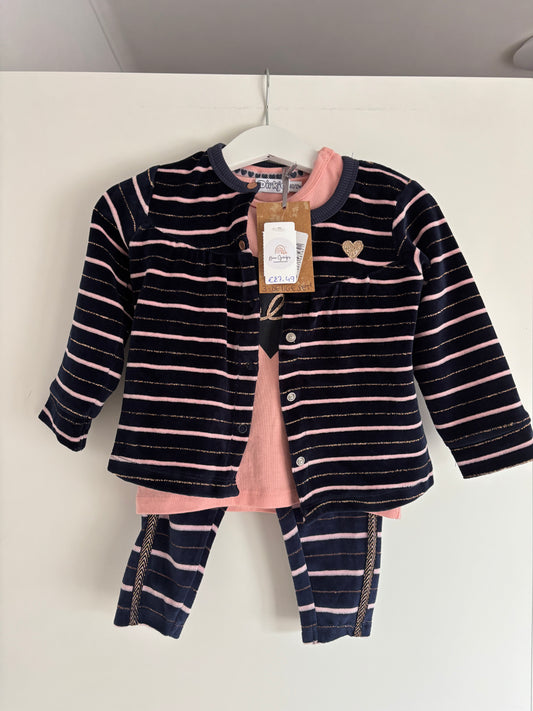 Setje: gestreepte vest en broekje en roze longsleeve