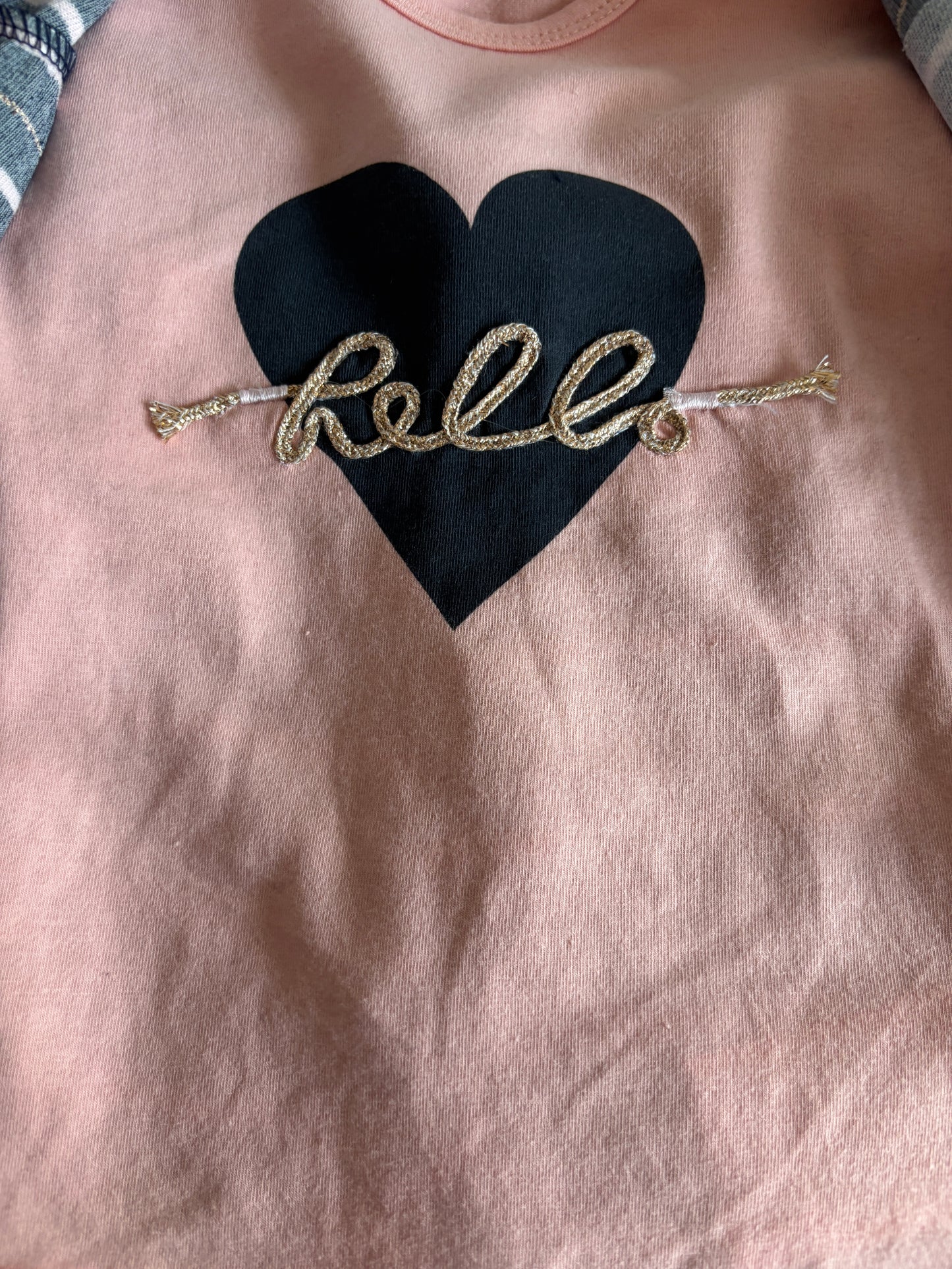 Setje: gestreepte vest en broekje en roze longsleeve