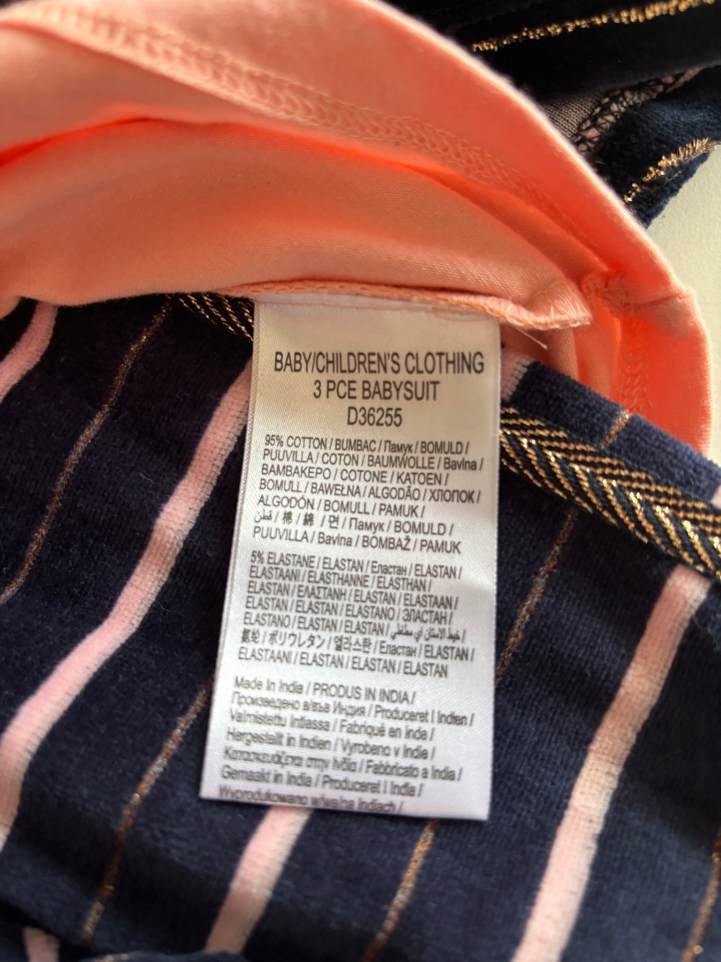 Setje: gestreepte vest en broekje en roze longsleeve