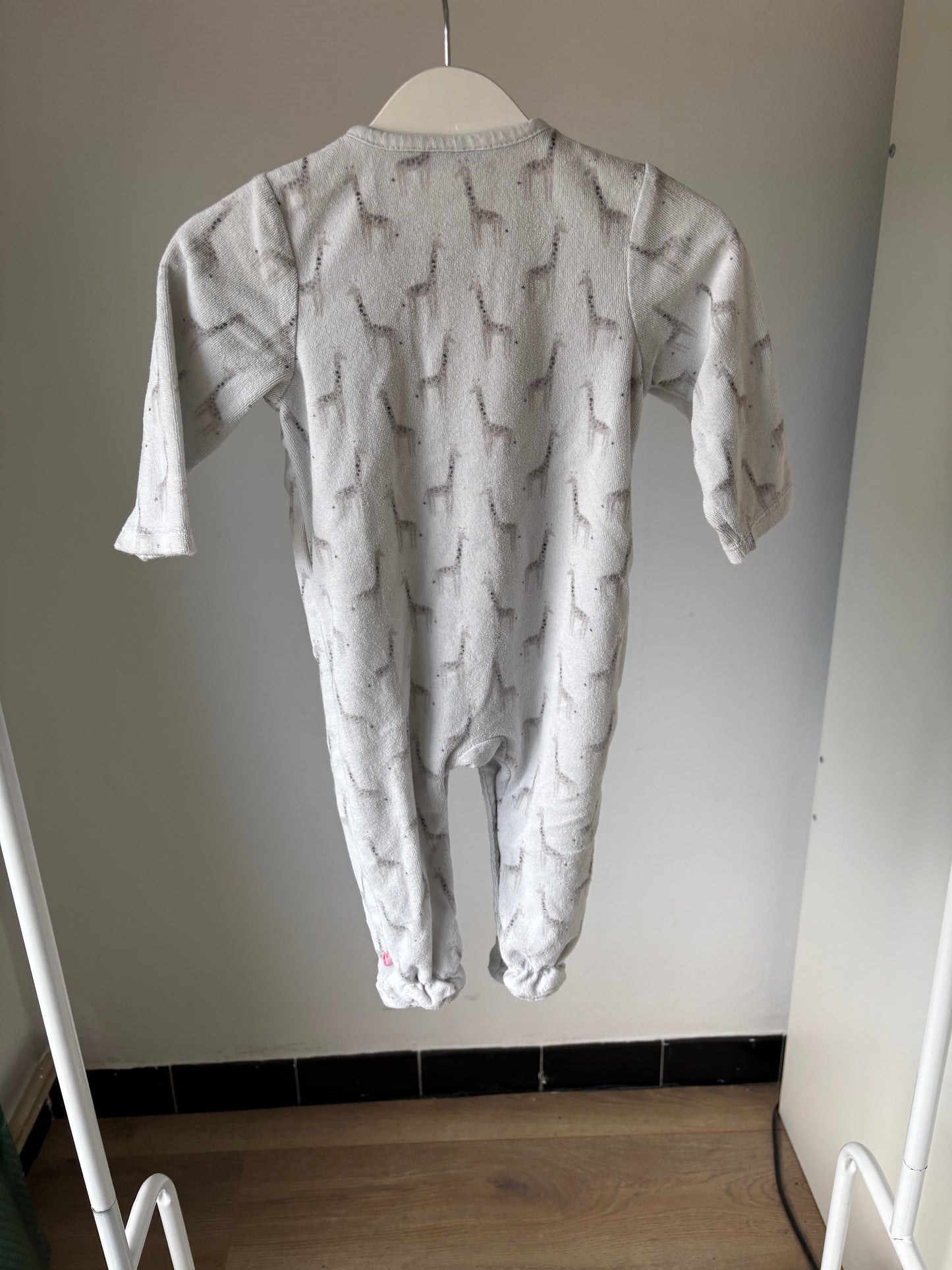 Witte eendelige winterpyjama