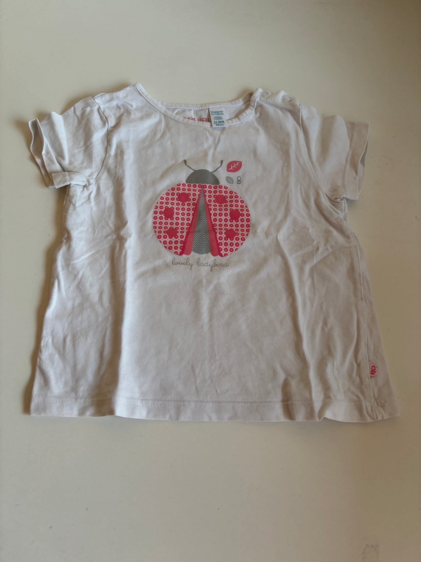 Witte T-shirt met lieveheersbeestje