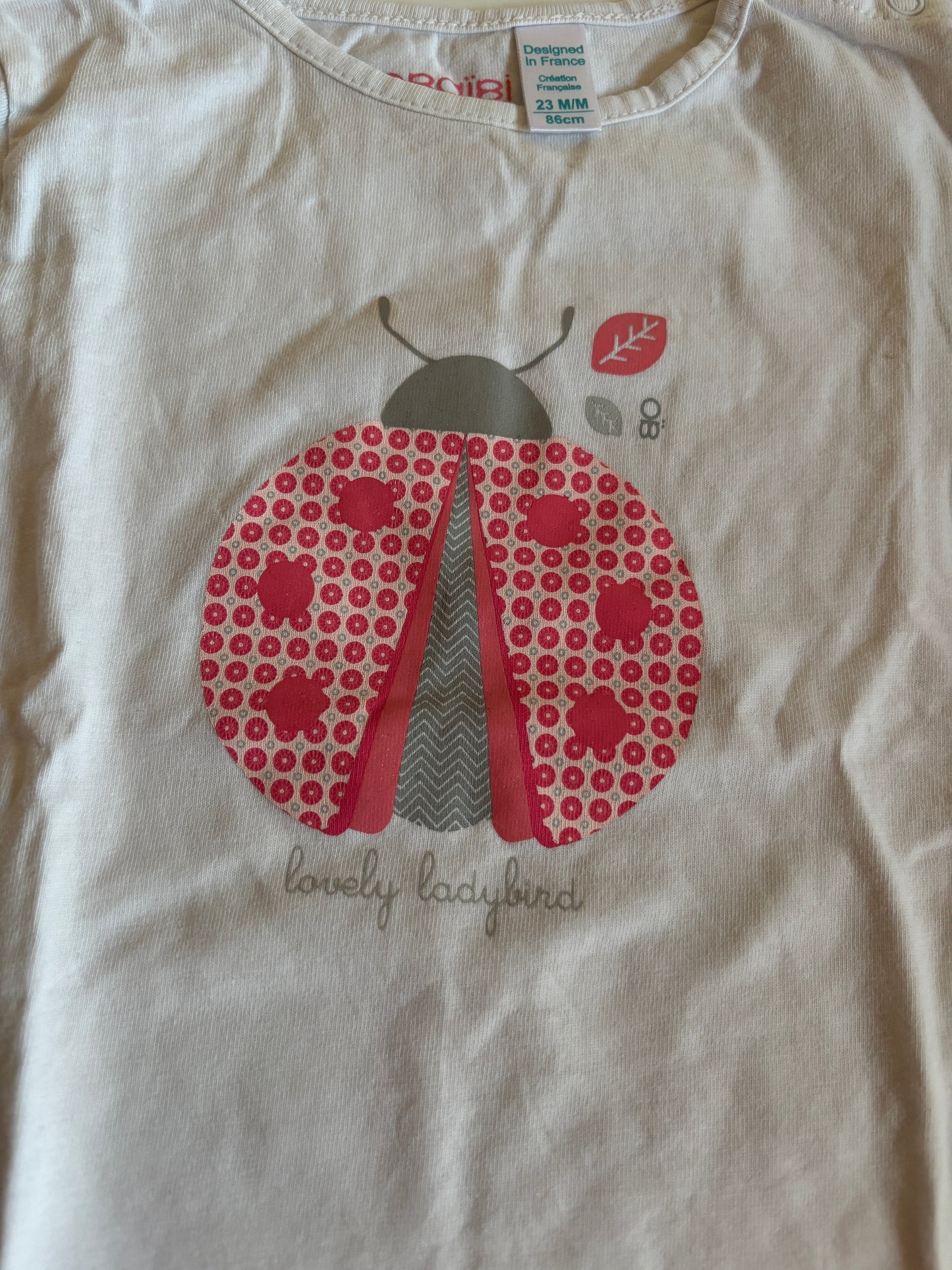 Witte T-shirt met lieveheersbeestje