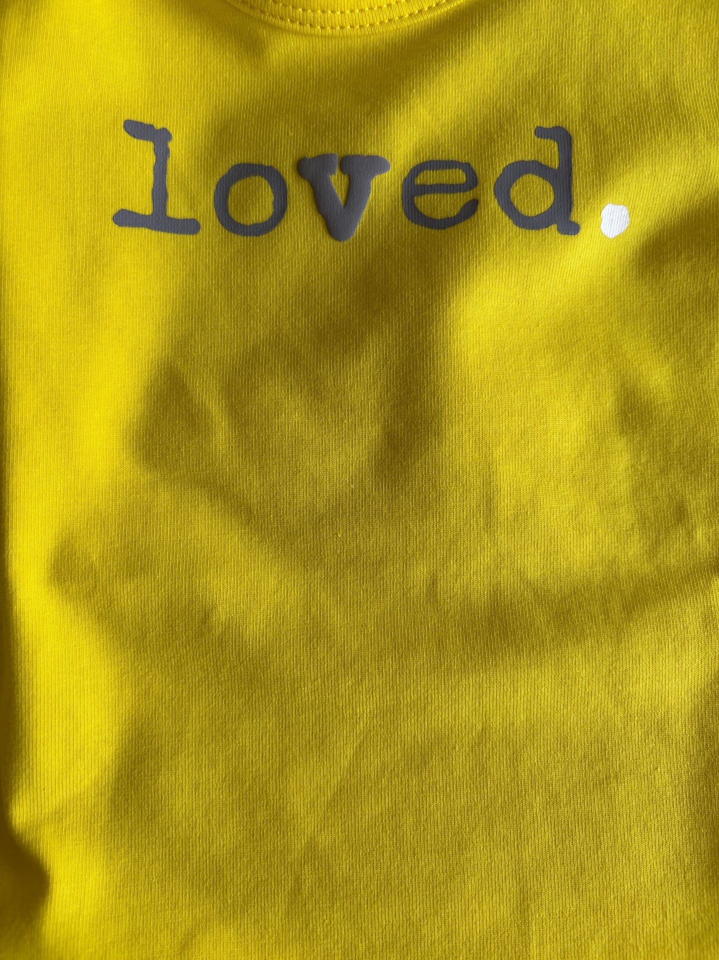 Gele longsleeve "Loved."