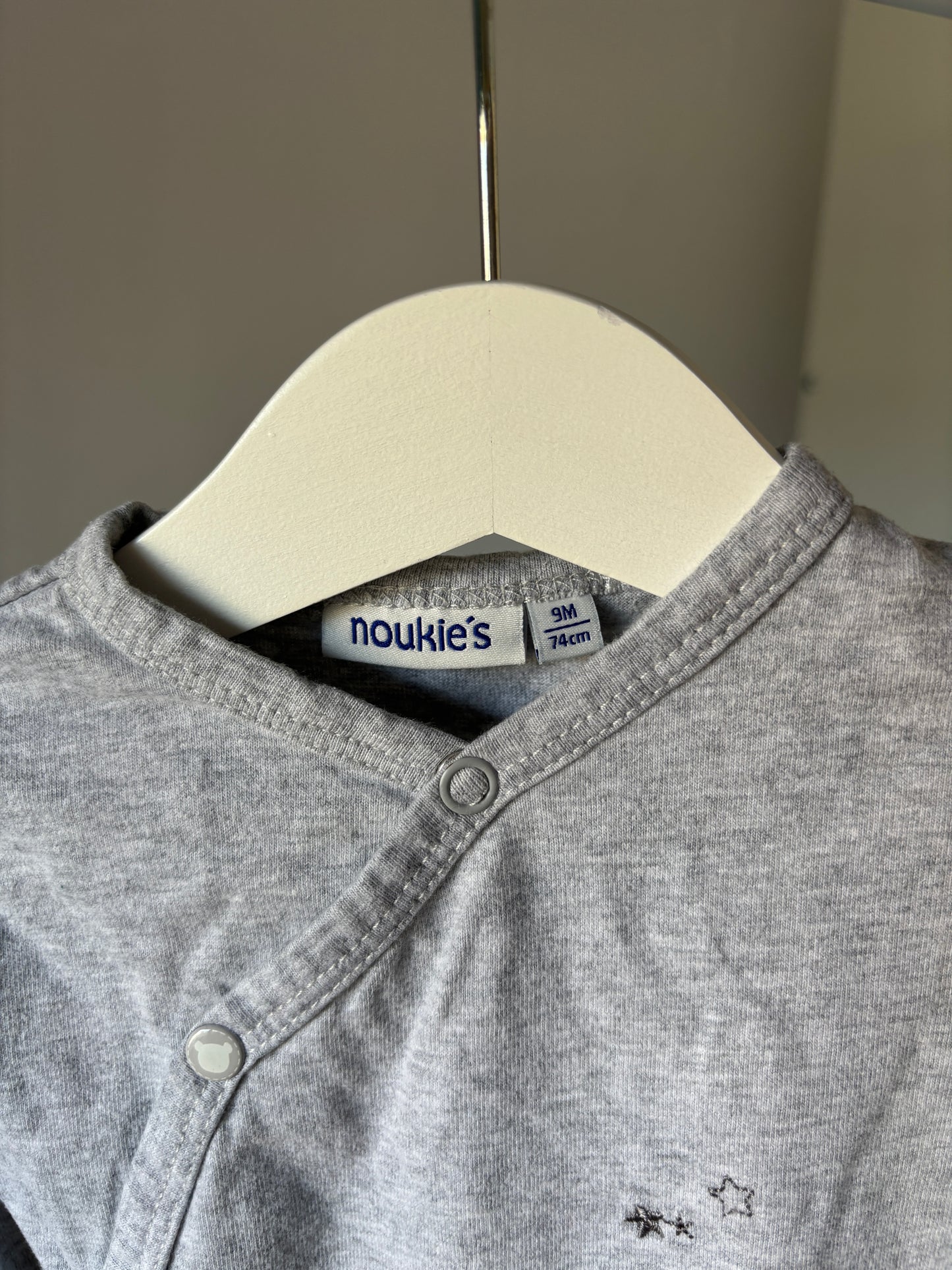 Lichtgrijze eendelige pyjama