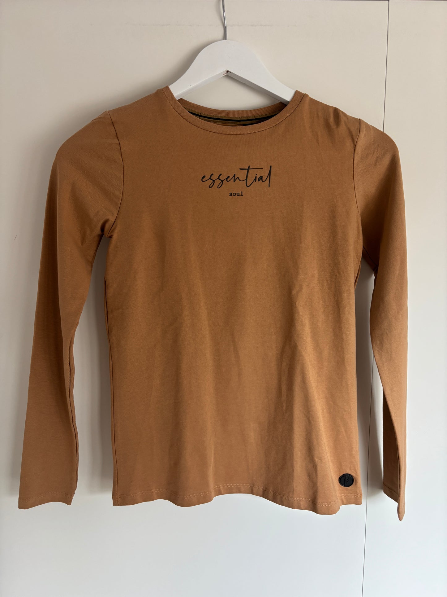 Bruine longsleeve "Essential Soul"