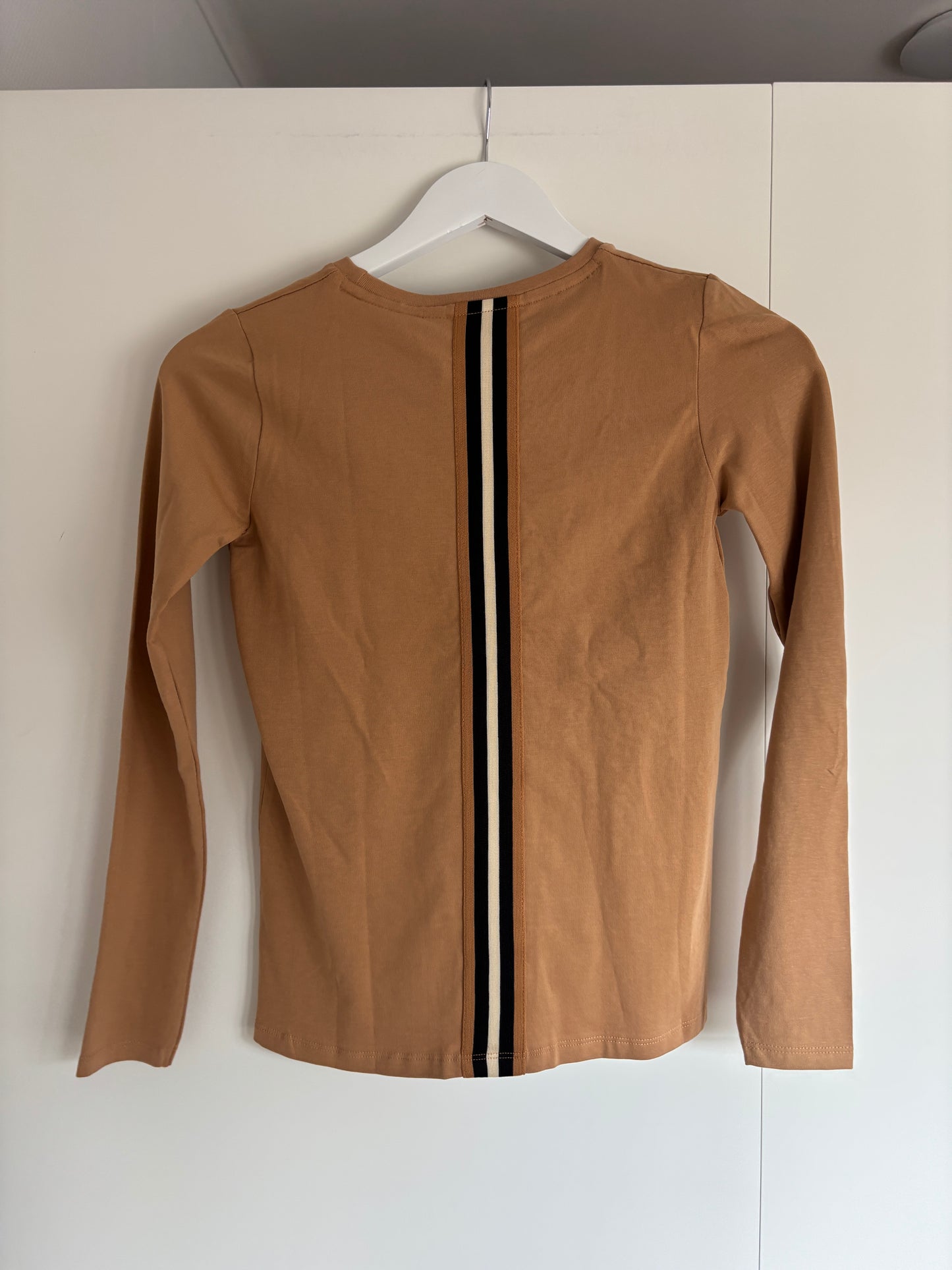 Bruine longsleeve "Essential Soul"