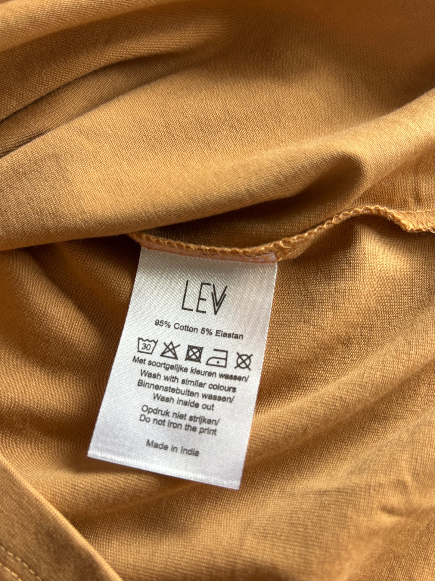 Bruine longsleeve "Essential Soul"