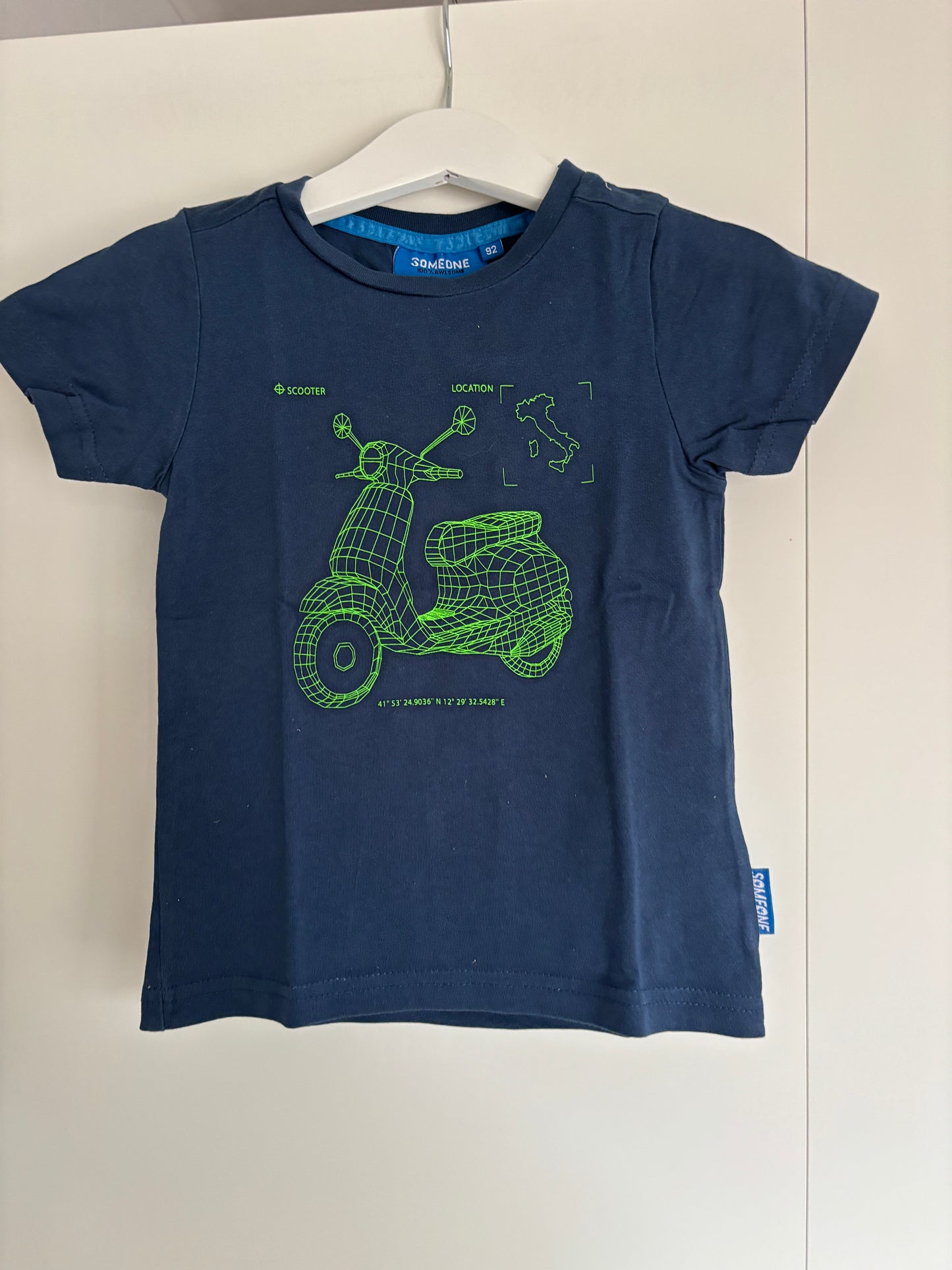 Marineblauwe T-shirt met scooter