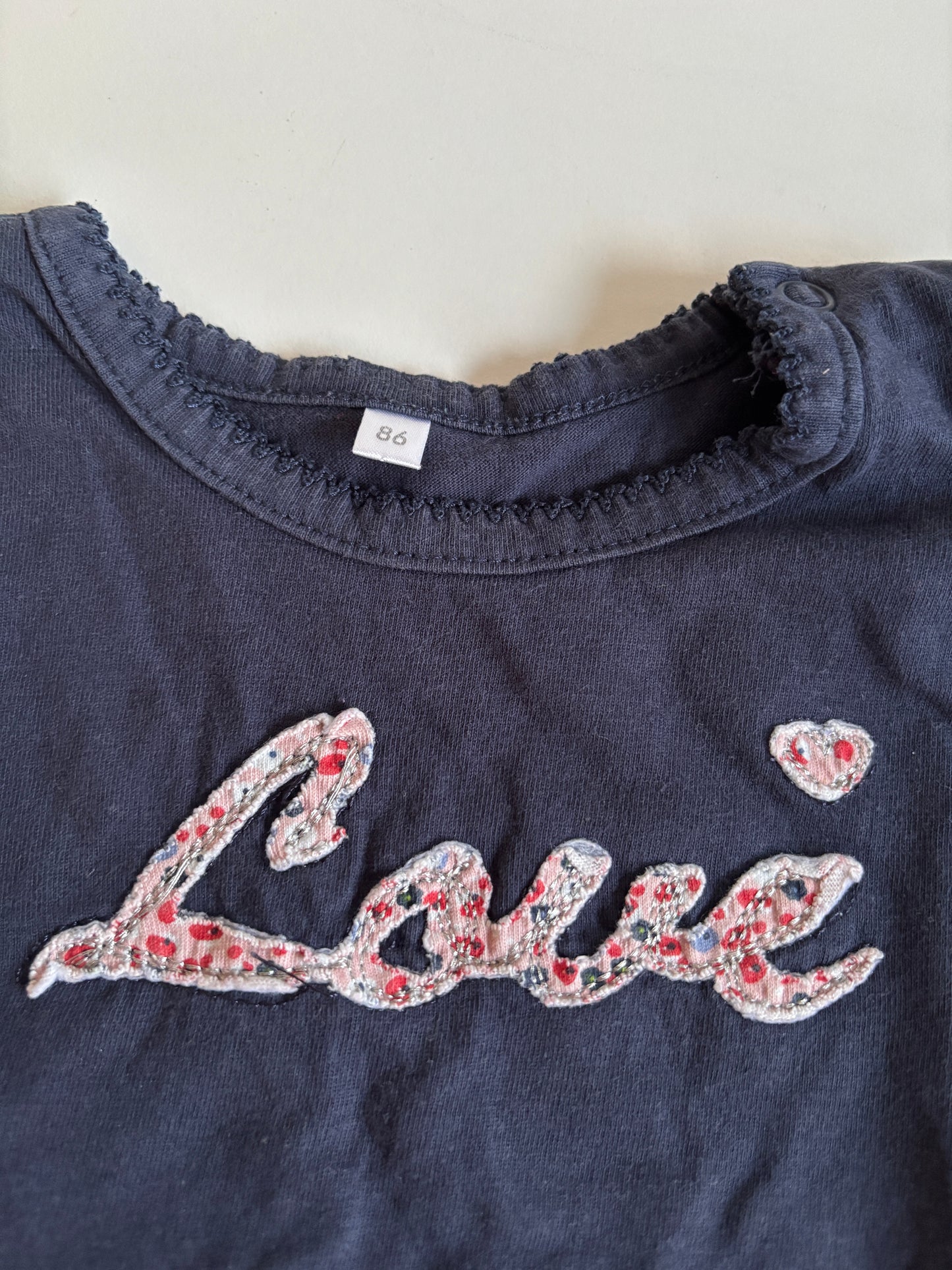 Marineblauwe T-shirt "Love"