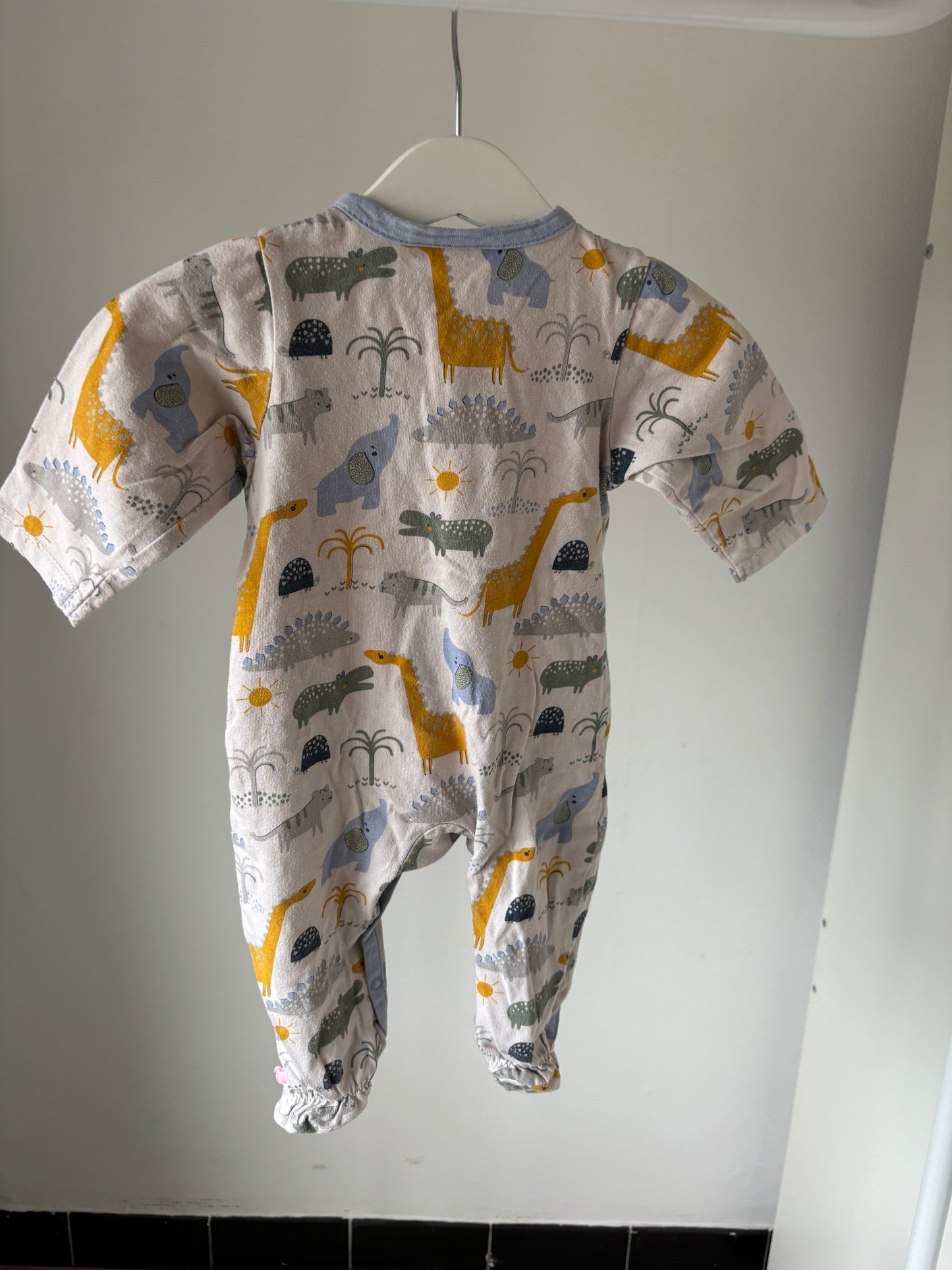 Eendelige pyjama met dino's