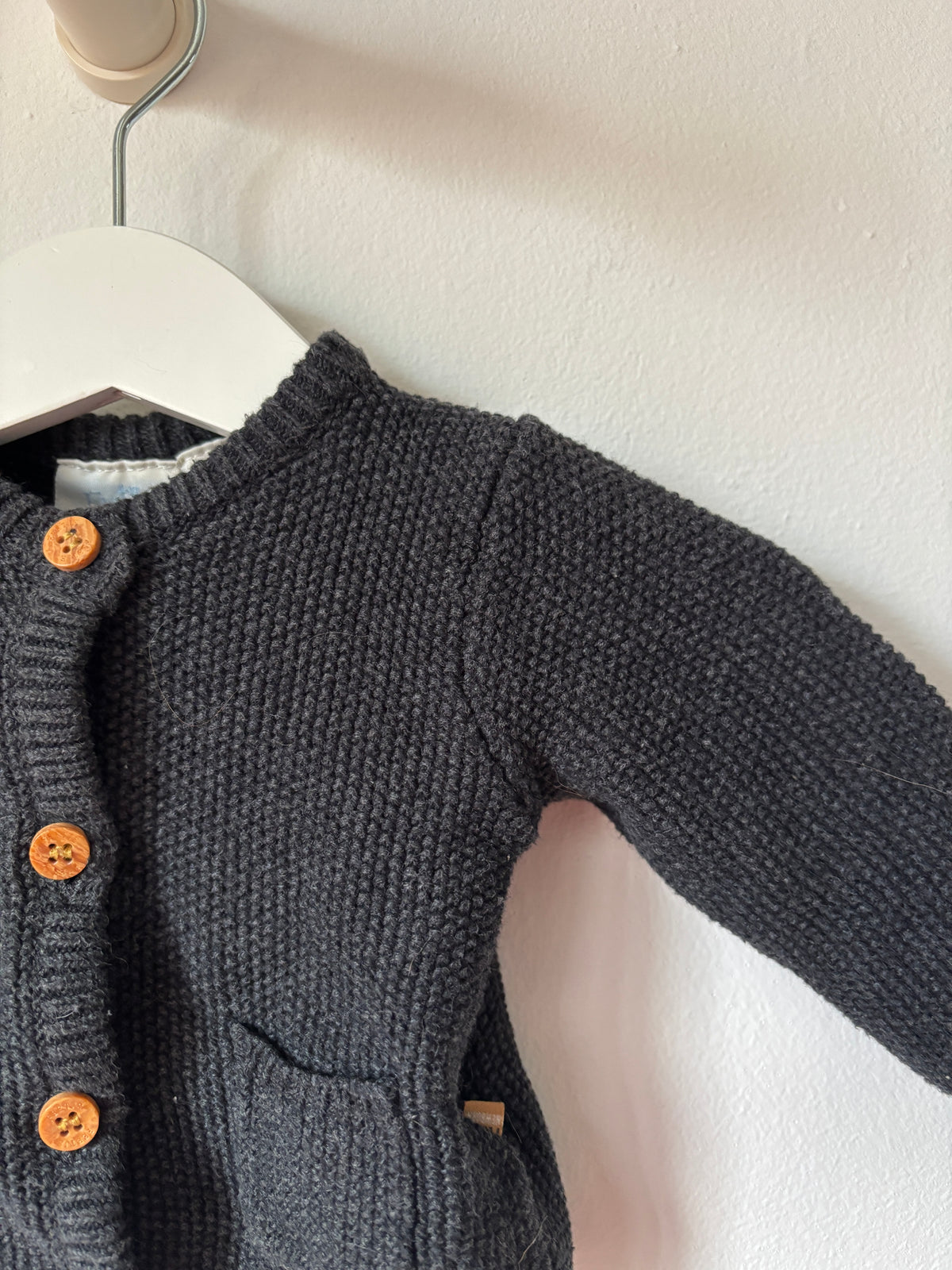 Donkergrijs vestje | Feetje | 56