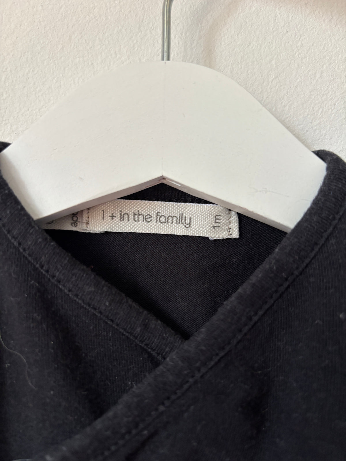 Zwarte longsleeve | 1+ in the family | 56