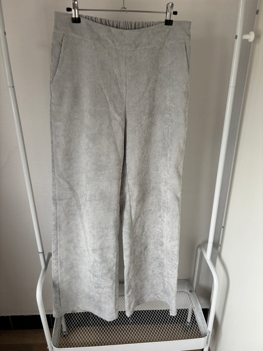 Lichtgrijze ribfluwelen broek