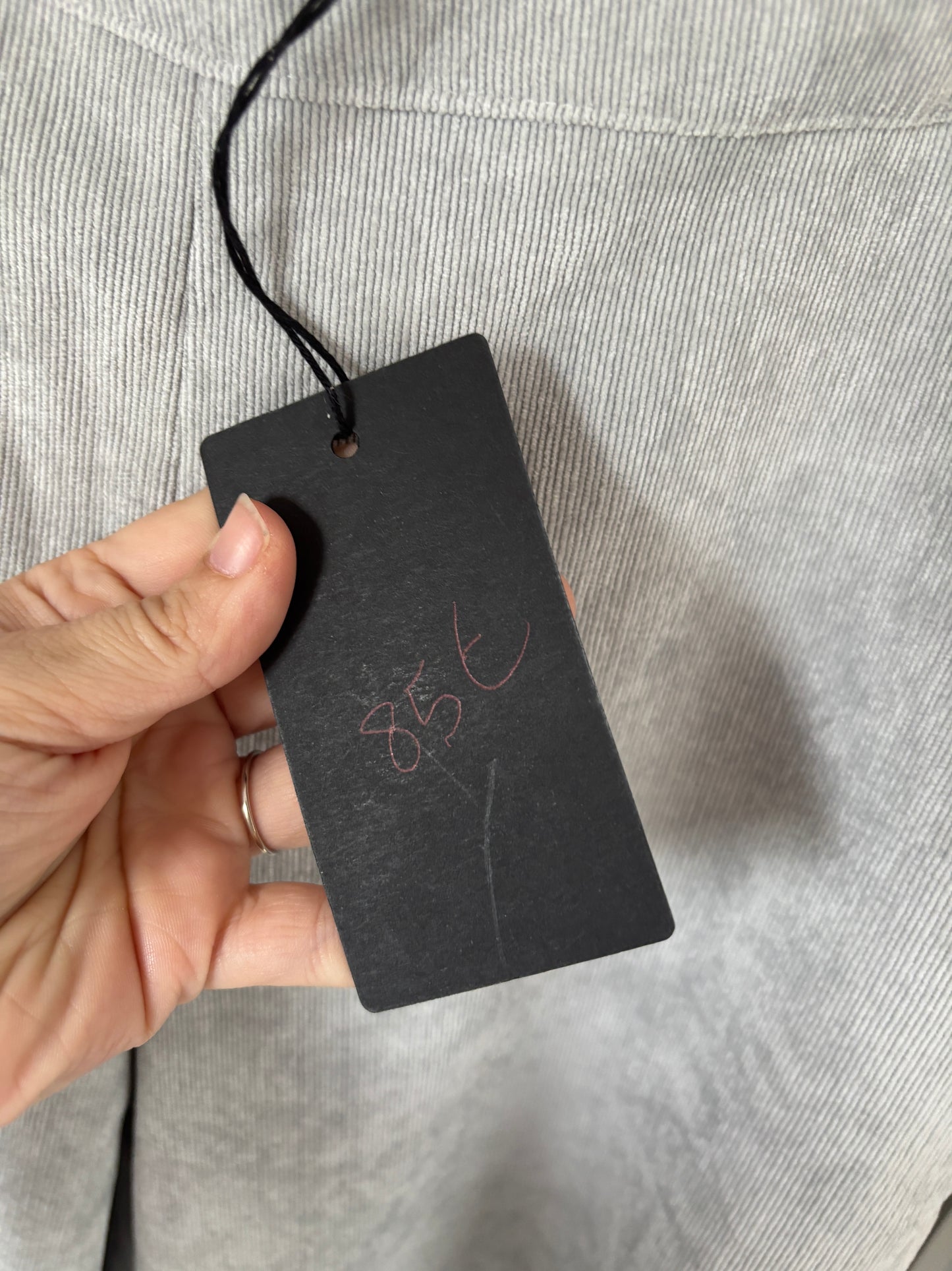 Lichtgrijze ribfluwelen broek