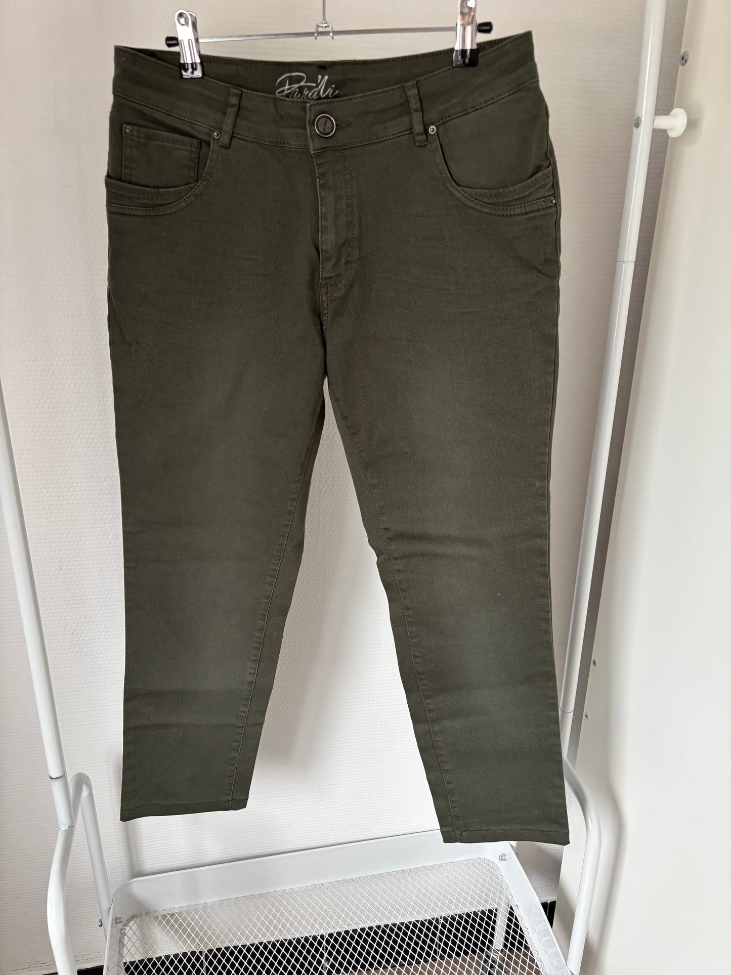 Donkergroene jeansbroek