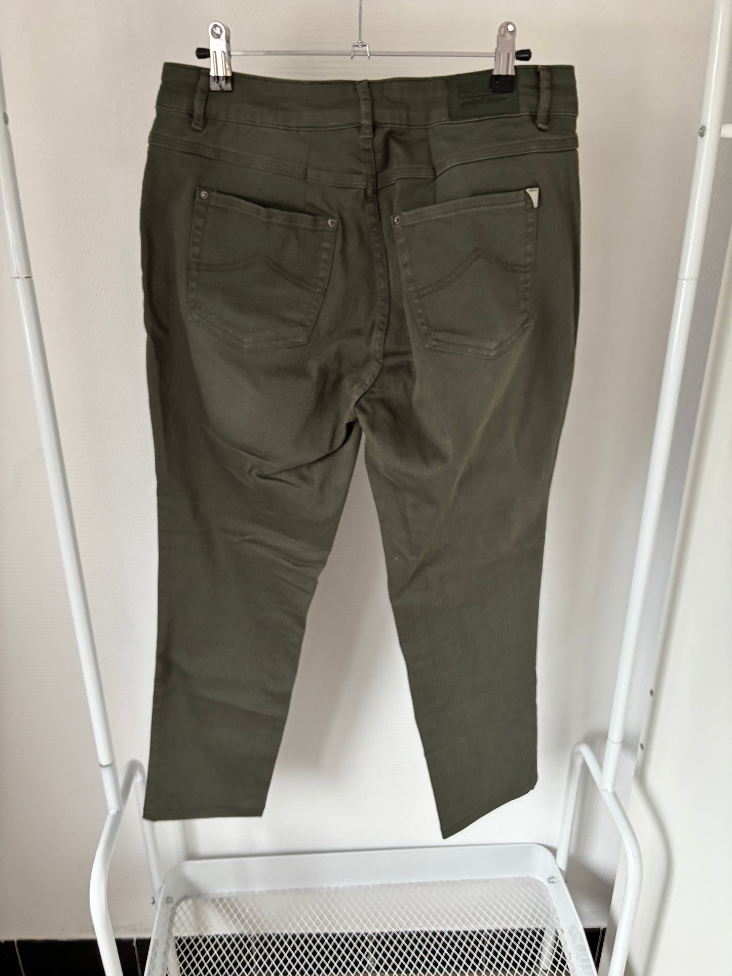 Donkergroene jeansbroek