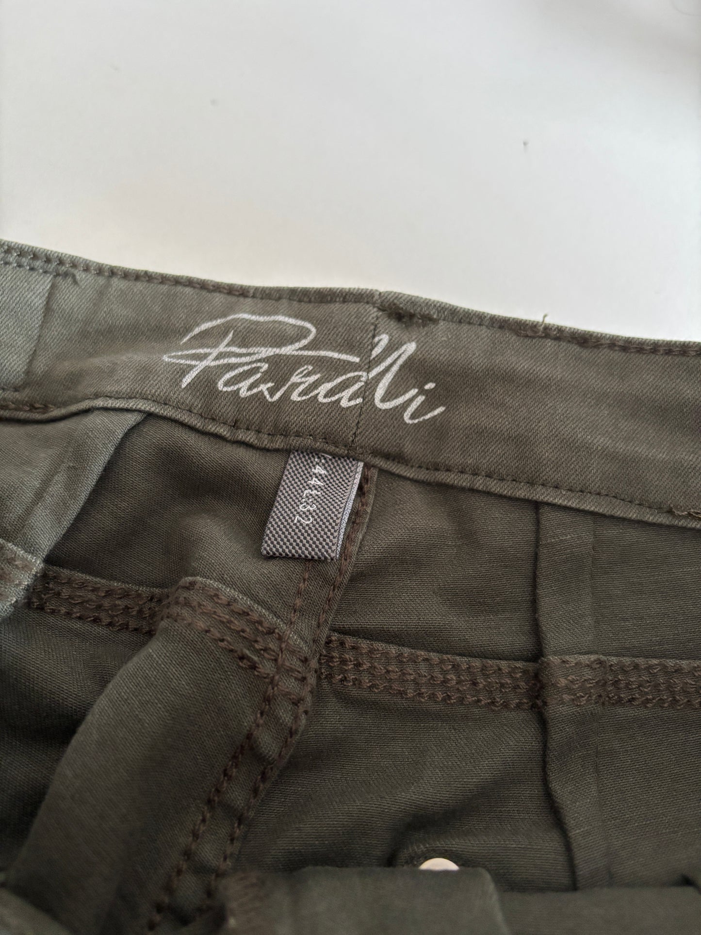 Donkergroene jeansbroek