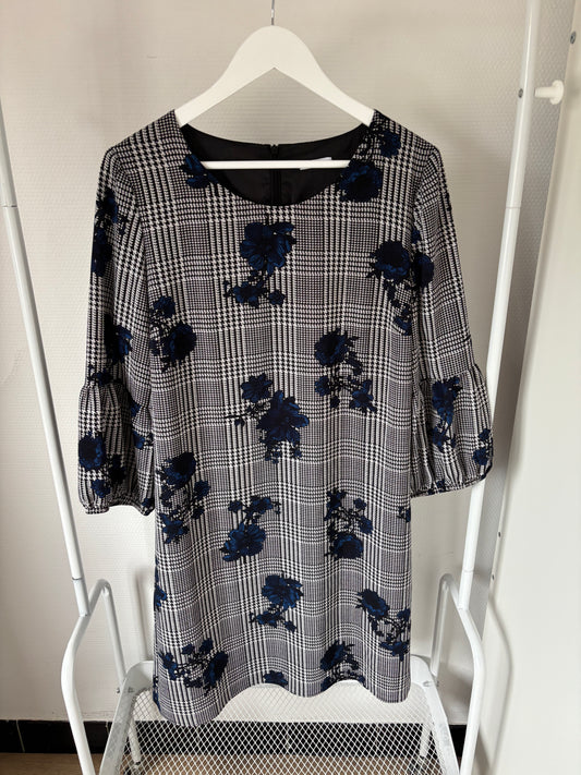 Geruite jurk met blauwe rozen