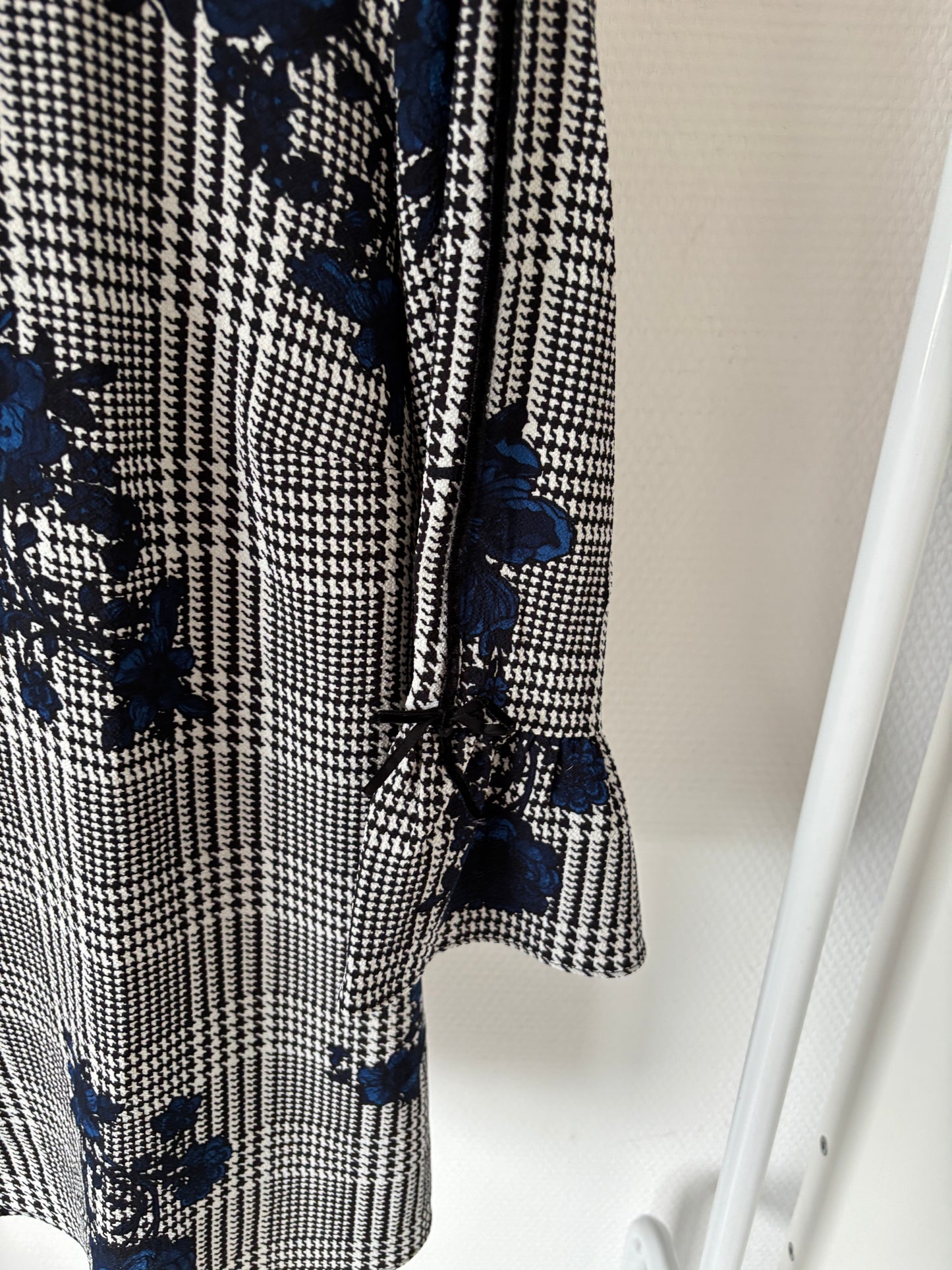 Geruite blouse met blauwe rozen