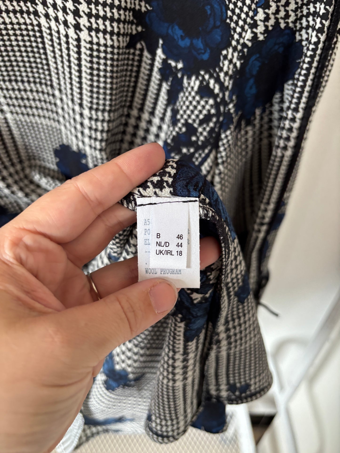 Geruite blouse met blauwe rozen