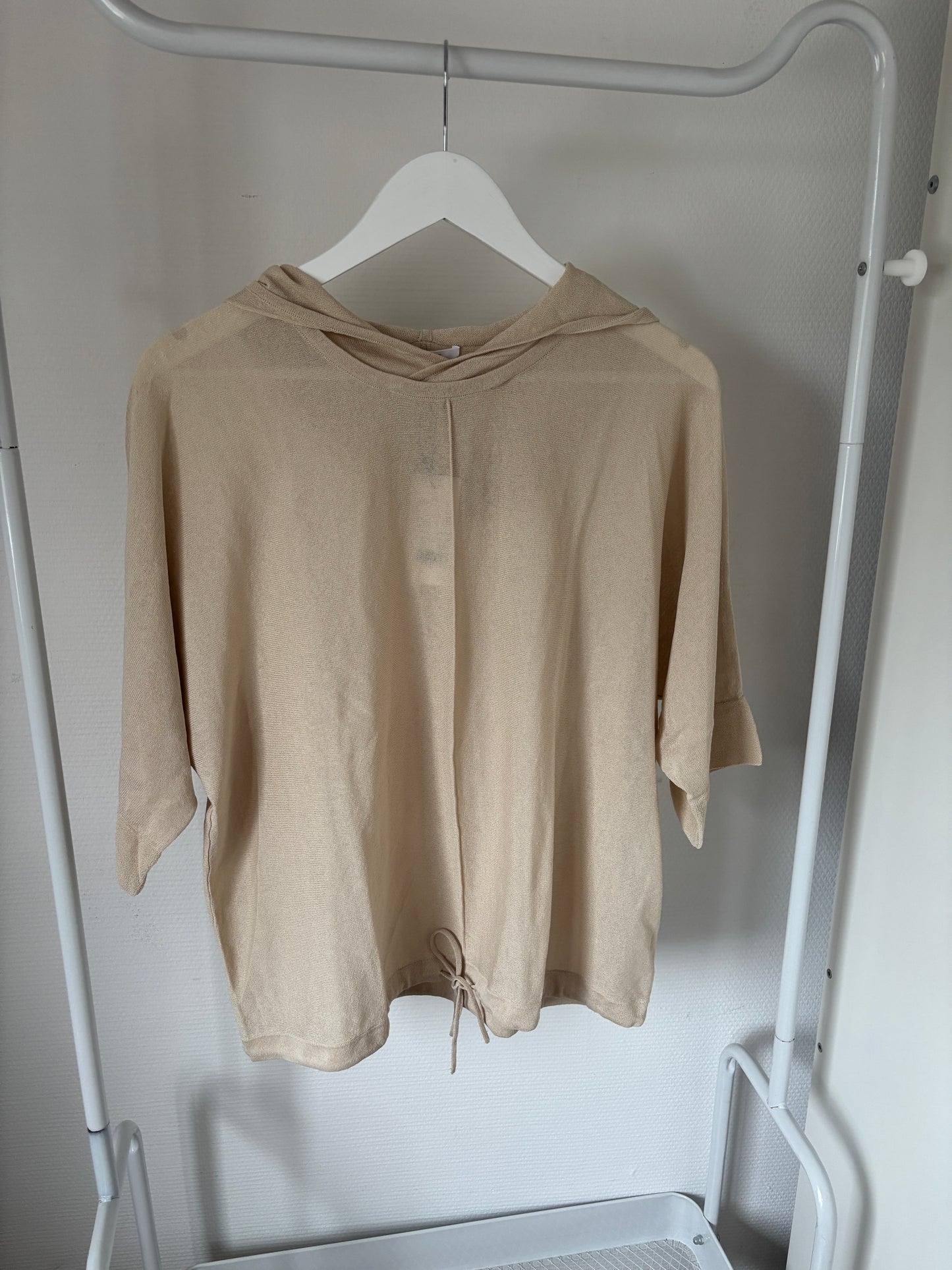 Beige trui met capuchon
