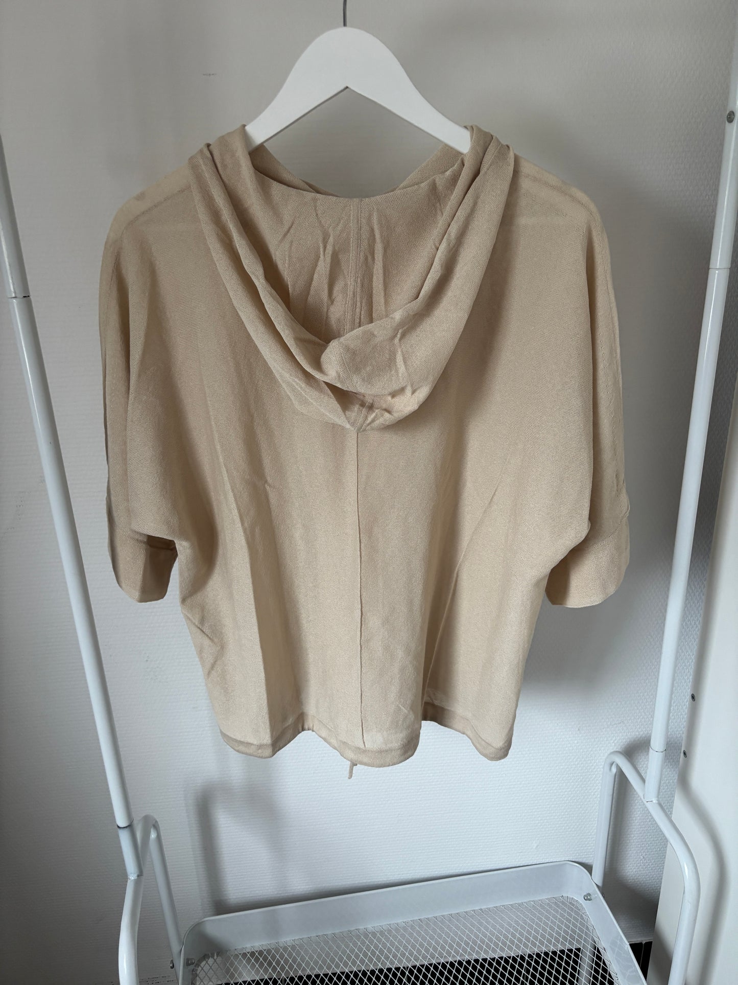 Beige trui met capuchon