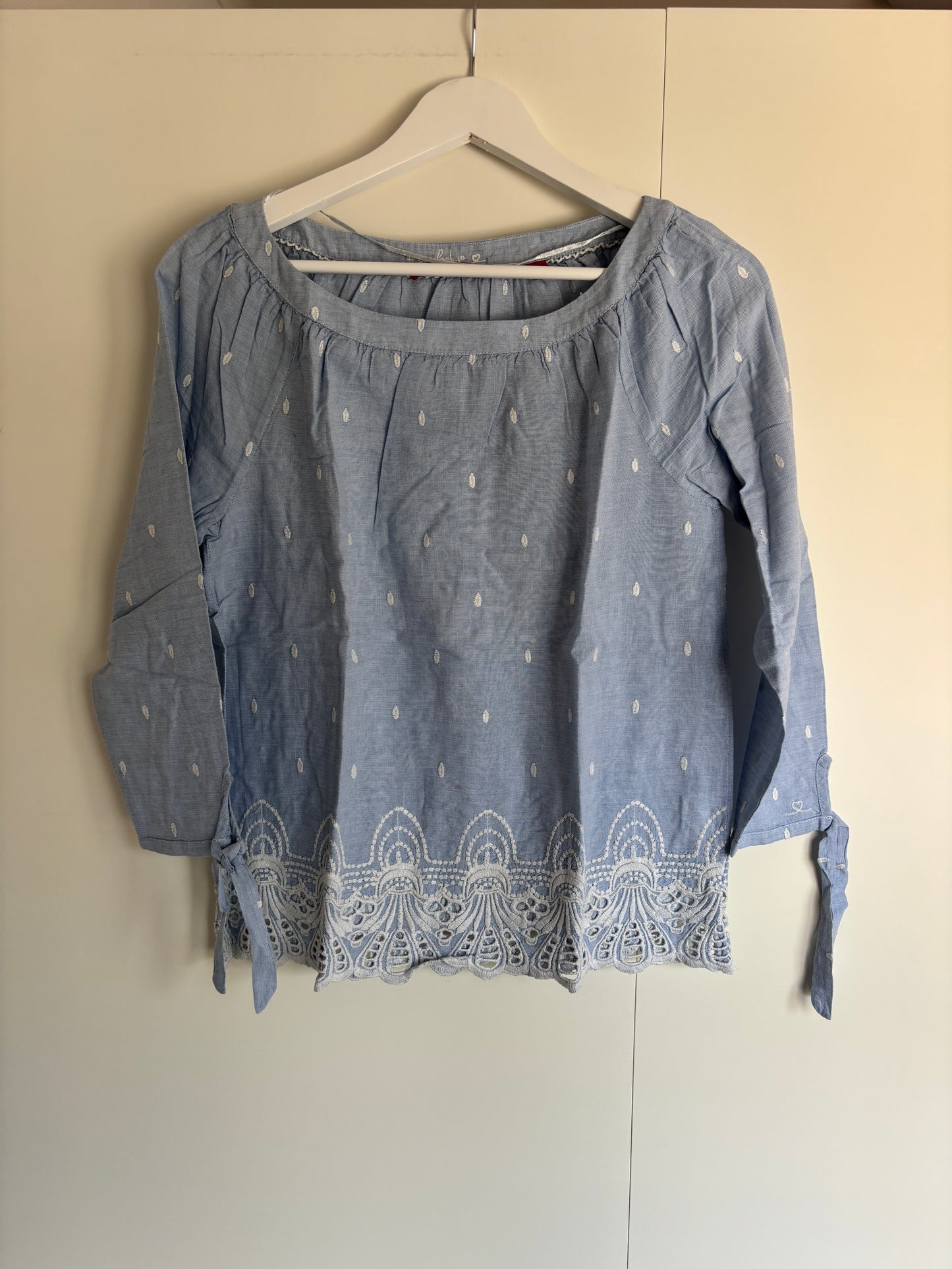 Lichtblauwe blouse met halflange mouwen