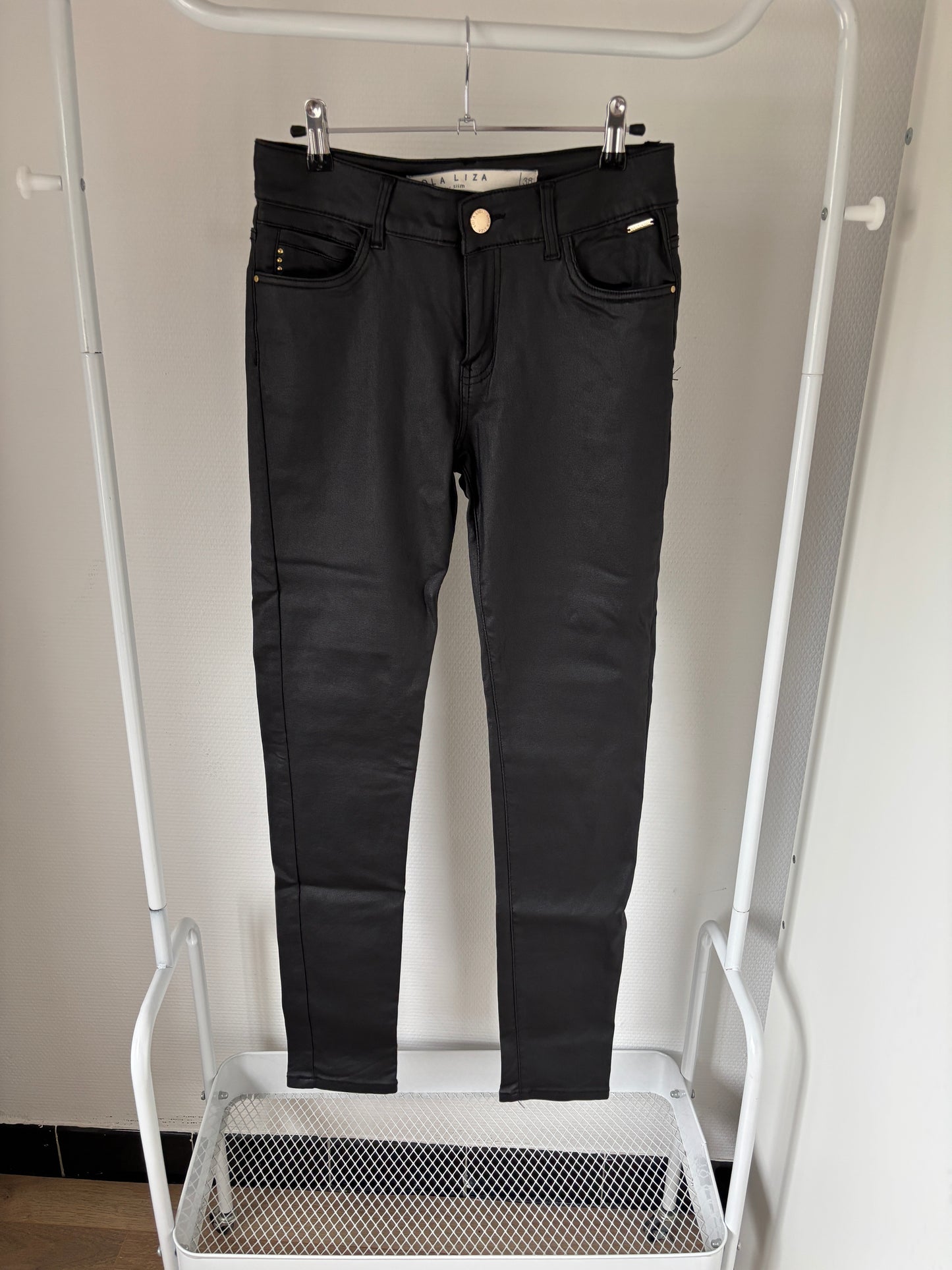 Zwarte imitatielederen broek