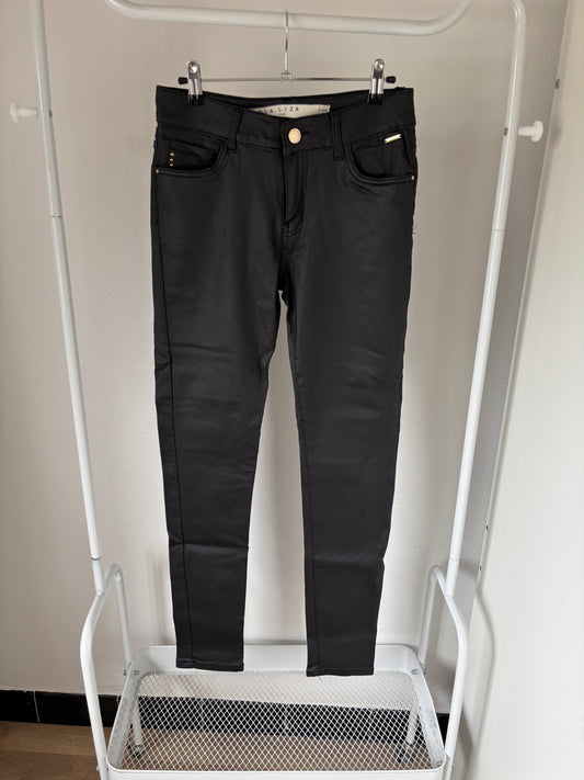 Zwarte imitatielederen broek