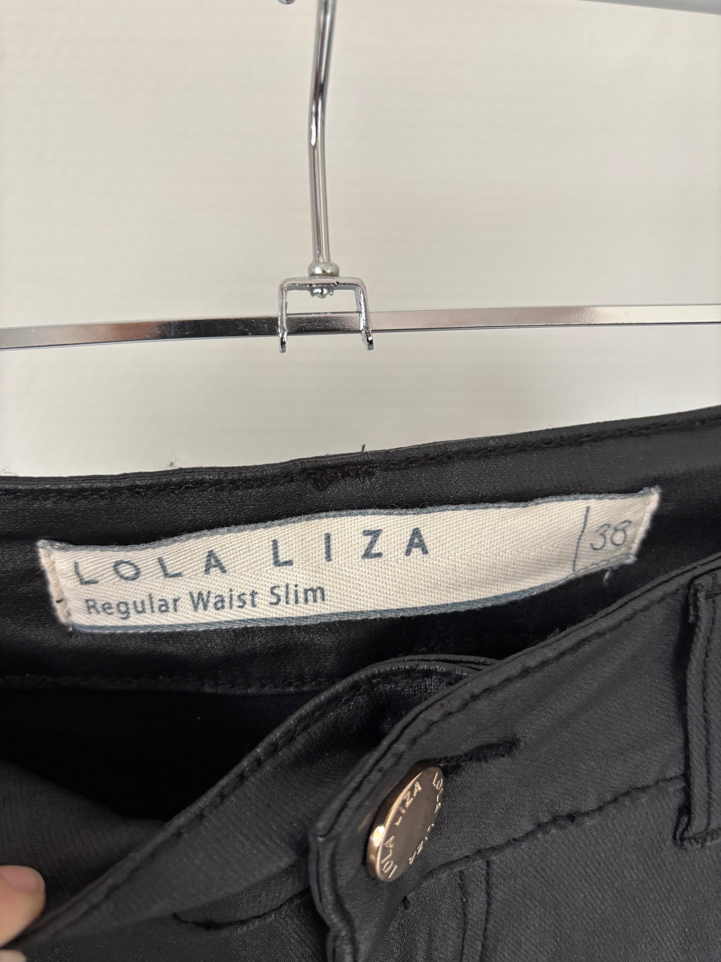 Zwarte imitatielederen broek