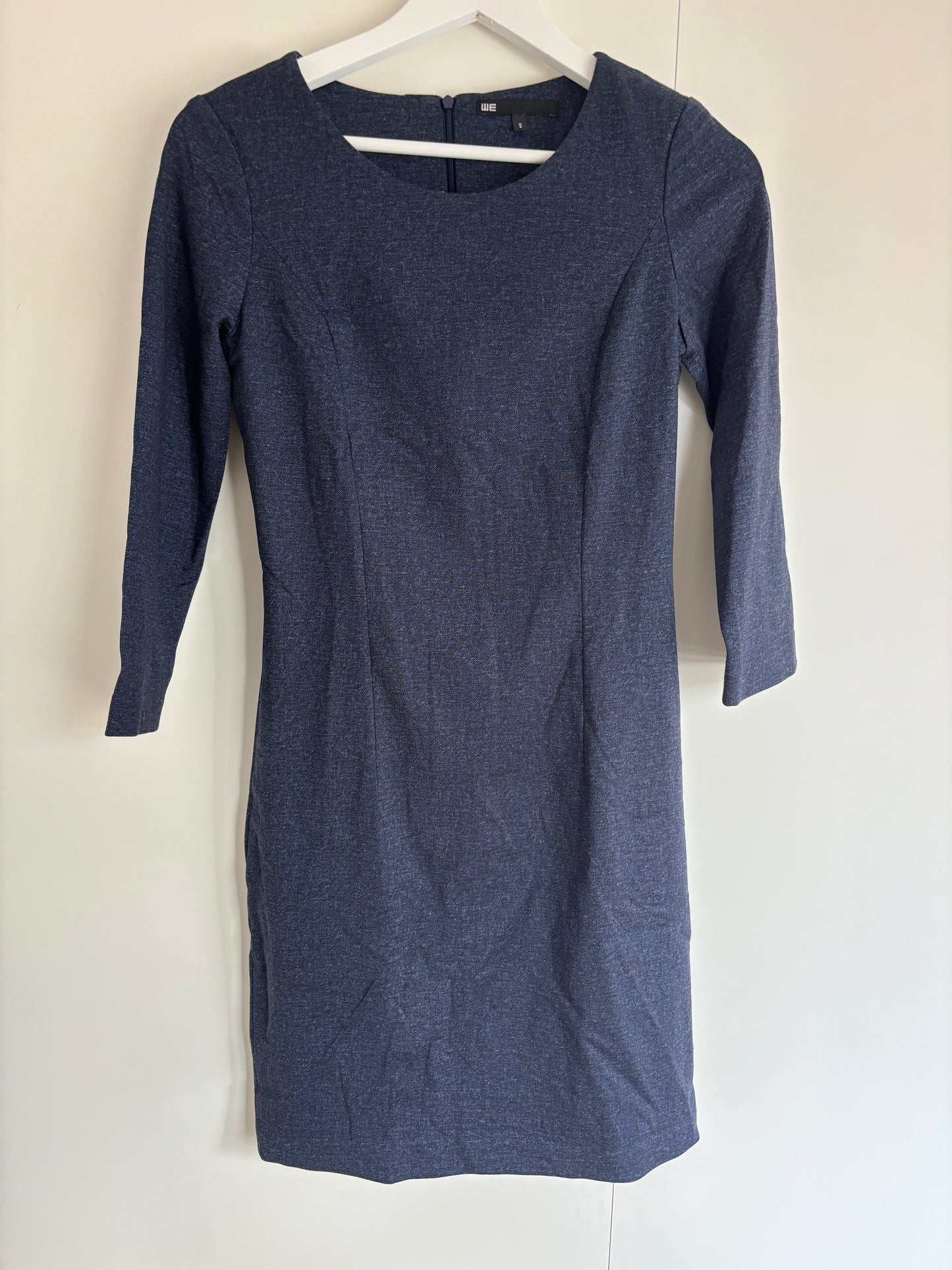 Marineblauwe jurk met lange mouwen