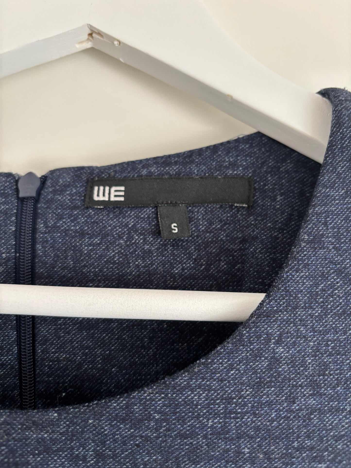 Marineblauwe jurk met lange mouwen