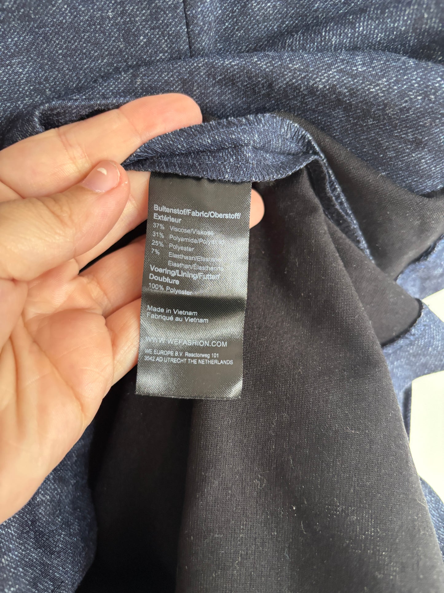 Marineblauwe jurk met lange mouwen