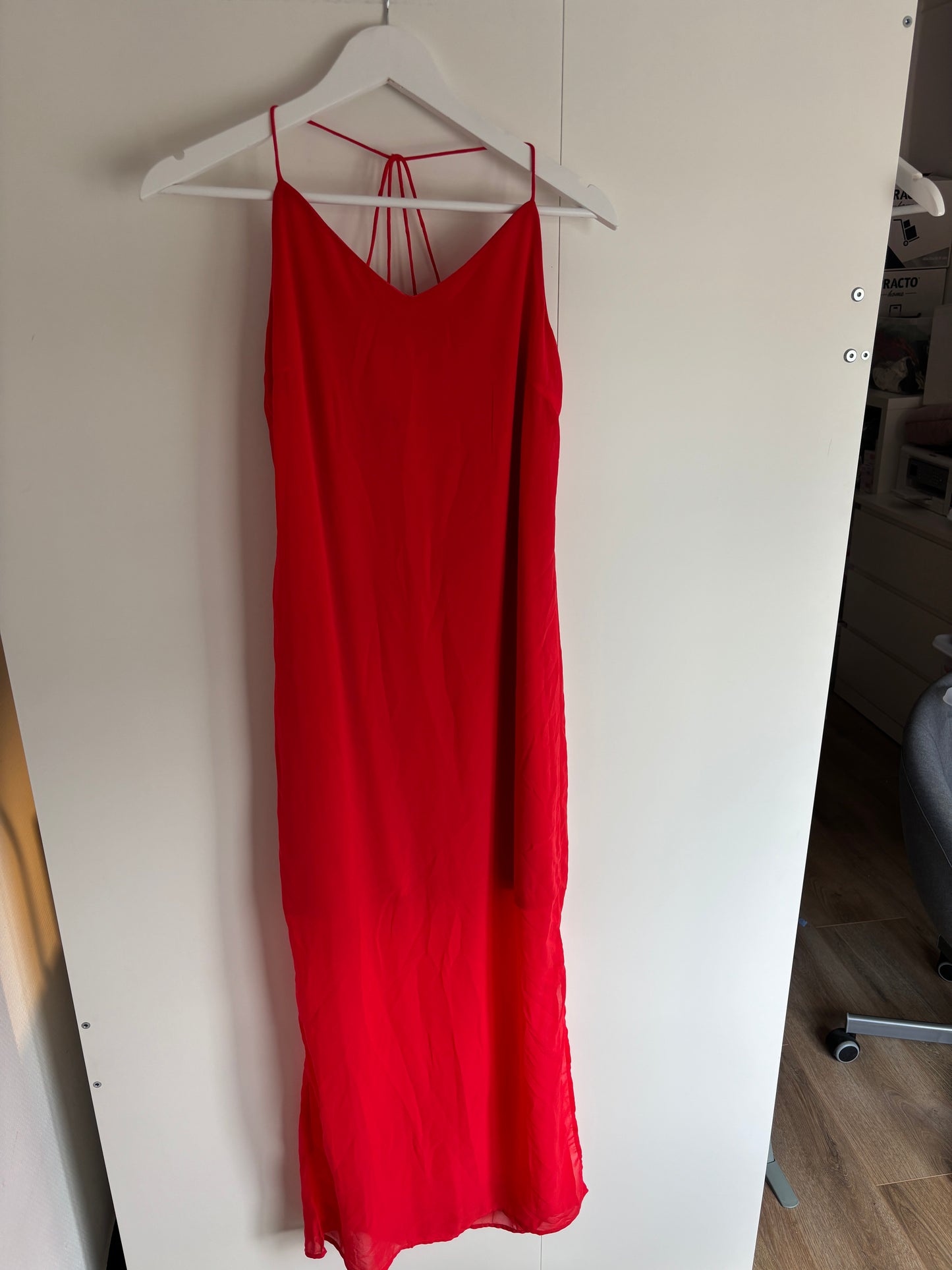 Rode mouwloze lange jurk