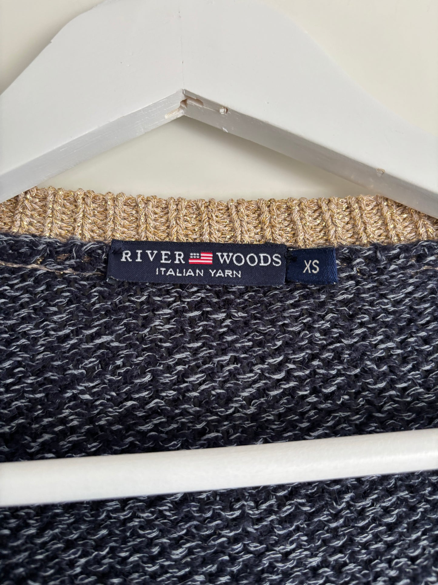 Marineblauwe cardigan met gouden rand