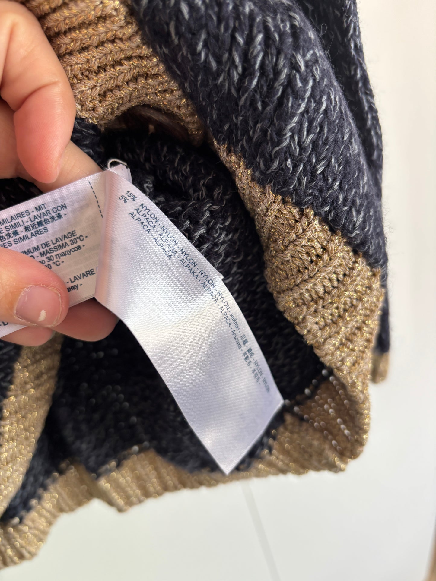 Marineblauwe cardigan met gouden rand