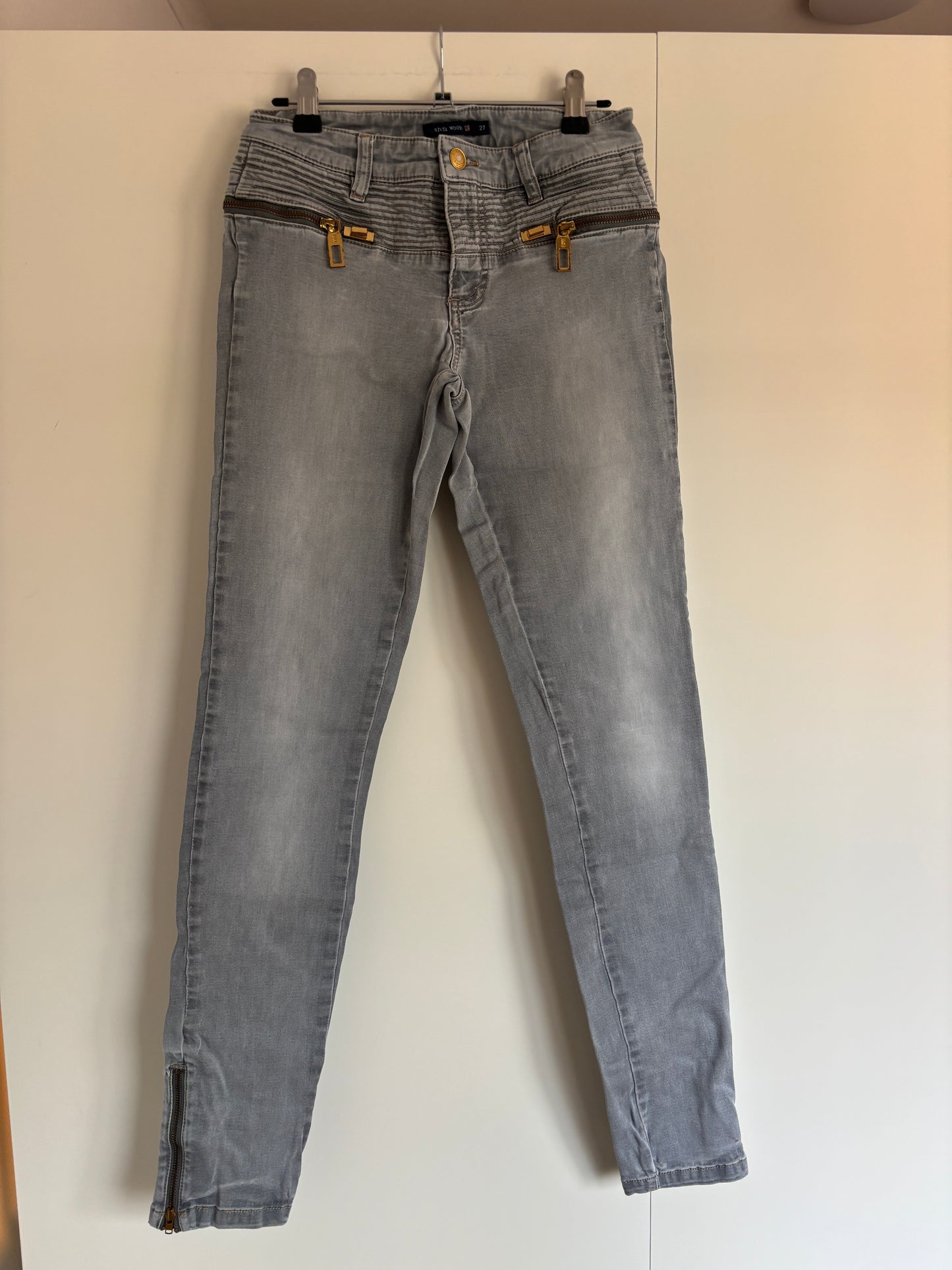 Lichtgrijze jeansbroek