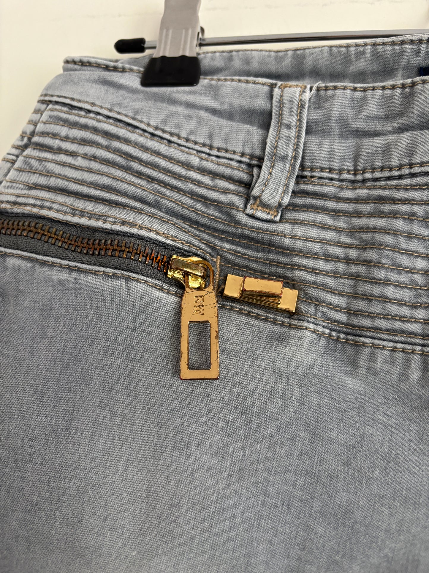 Lichtgrijze jeansbroek