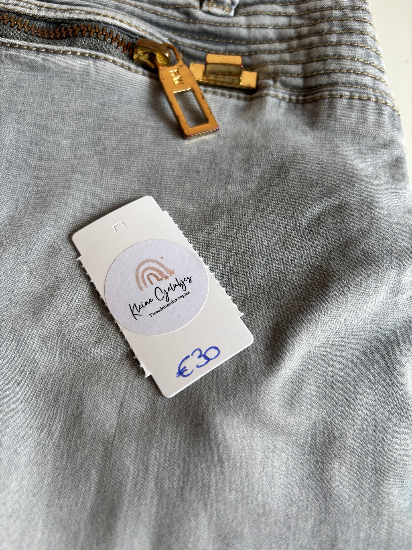 Lichtgrijze jeansbroek