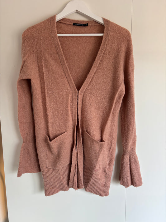 Roze vest met knoopje