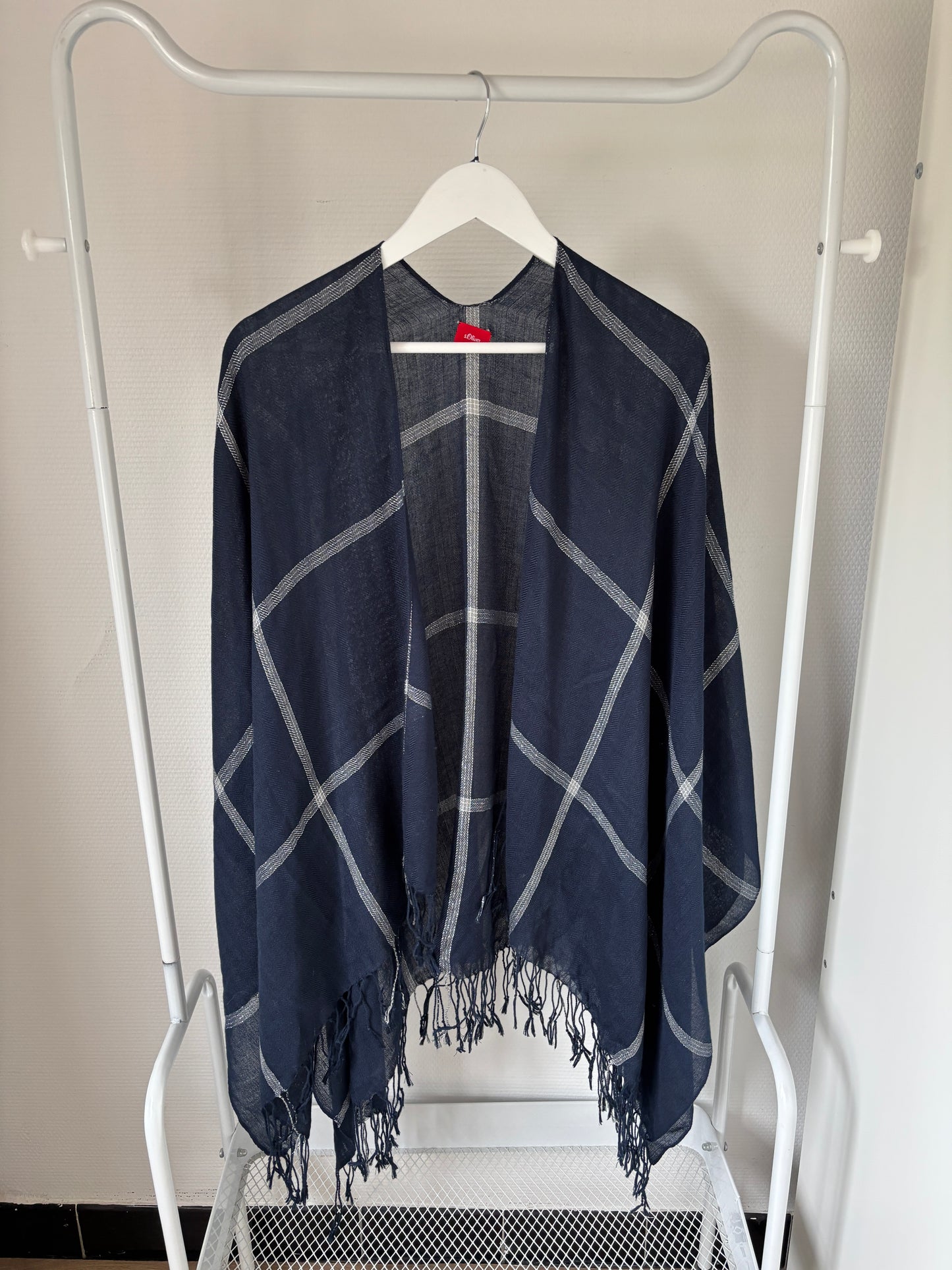 Marineblauwe geruite poncho