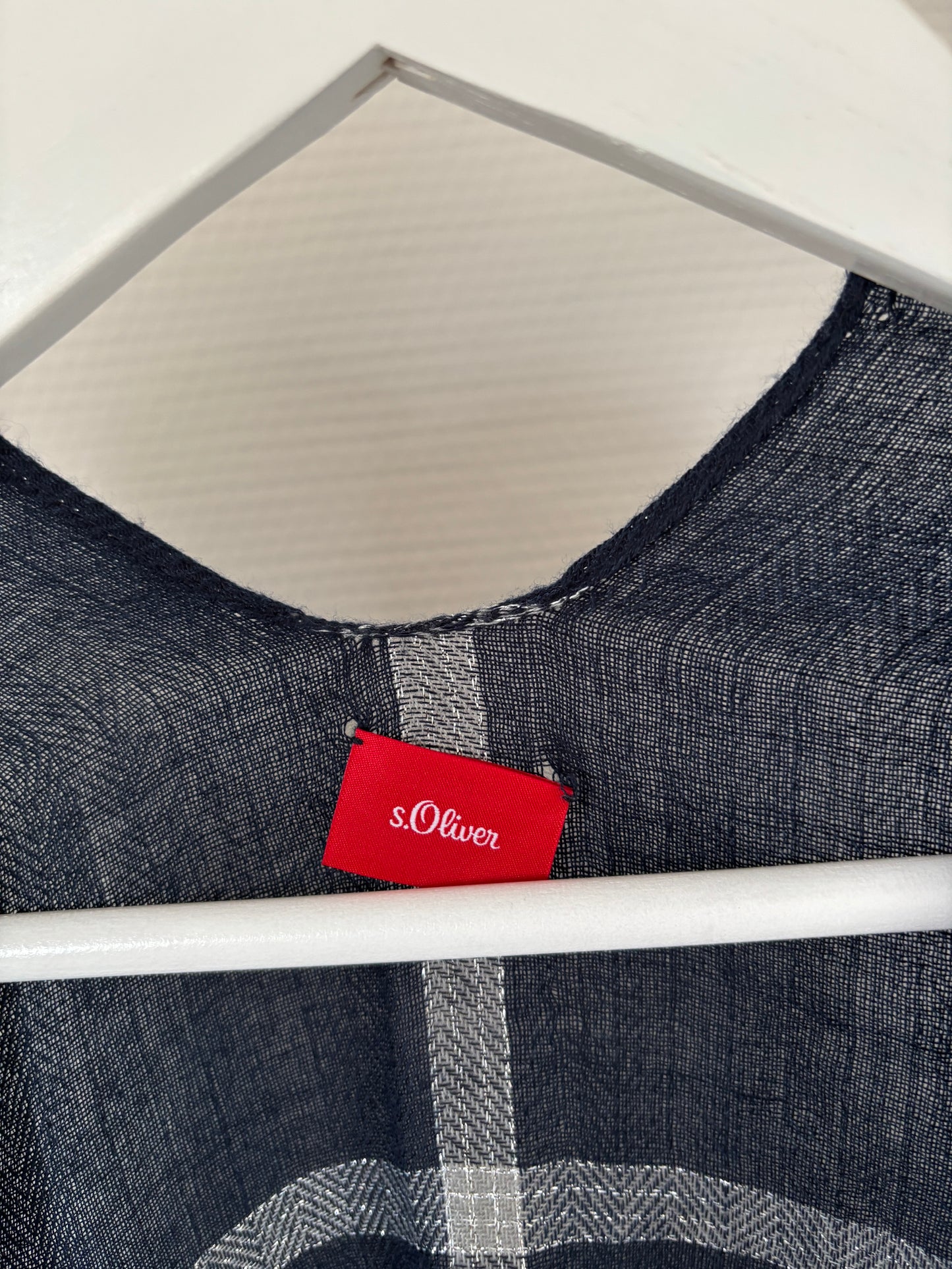 Marineblauwe geruite poncho