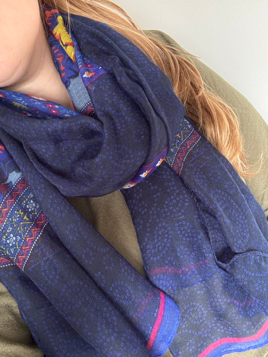 Blauw bloemensjaaltje