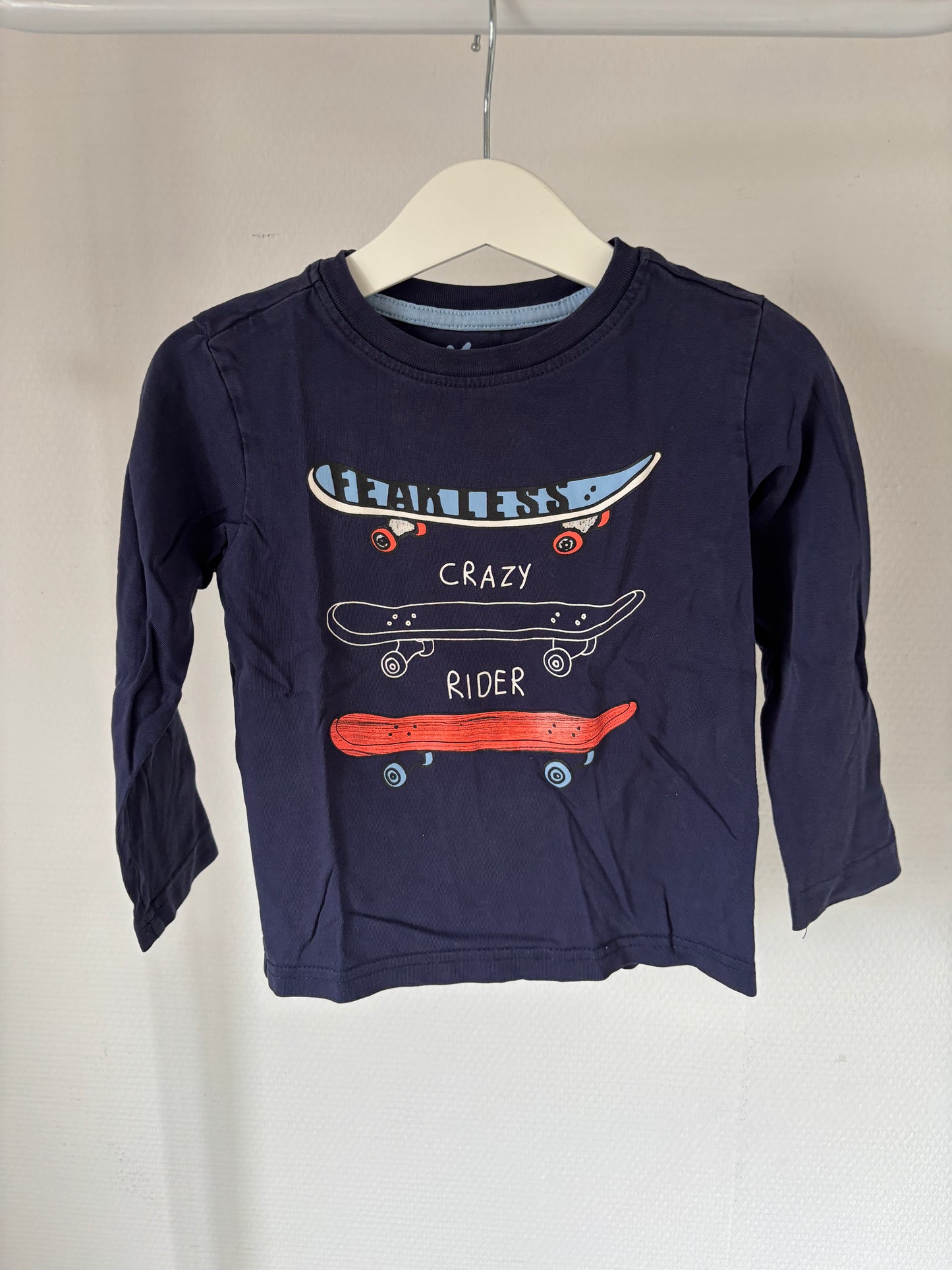 Marineblauwe longsleeve met skateboarden