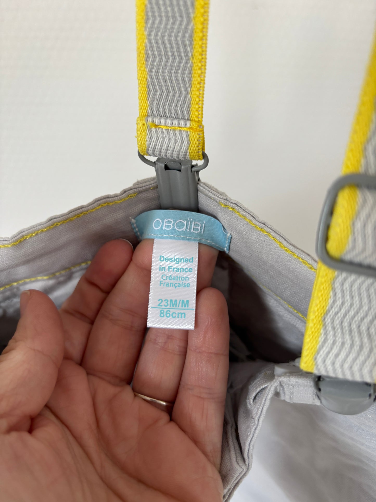 Lichtgrijze jeansbroek met bretellen