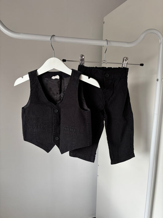 Zwart gestreept setje: gilet en broekje