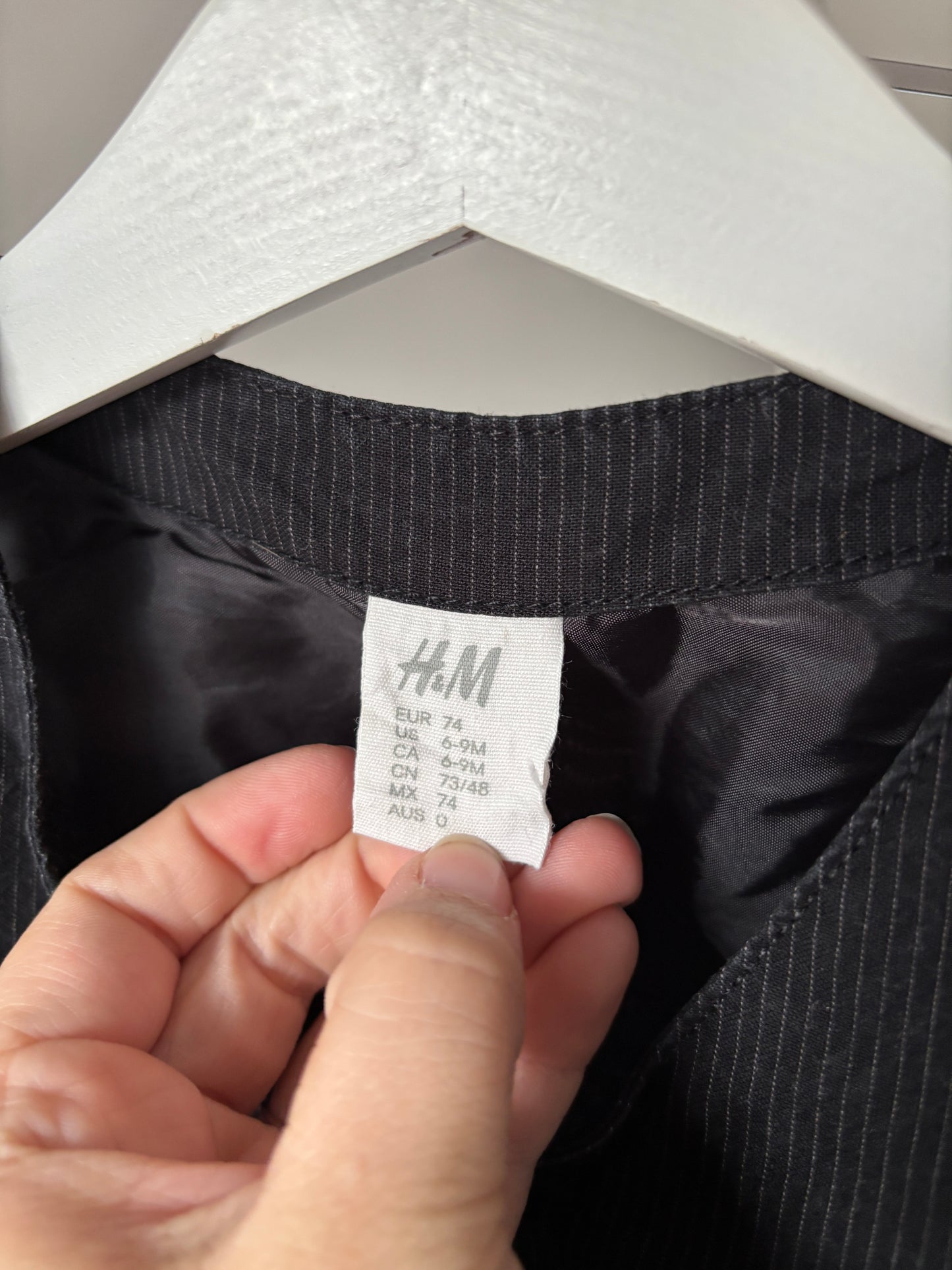 Zwart gestreept setje: gilet en broekje