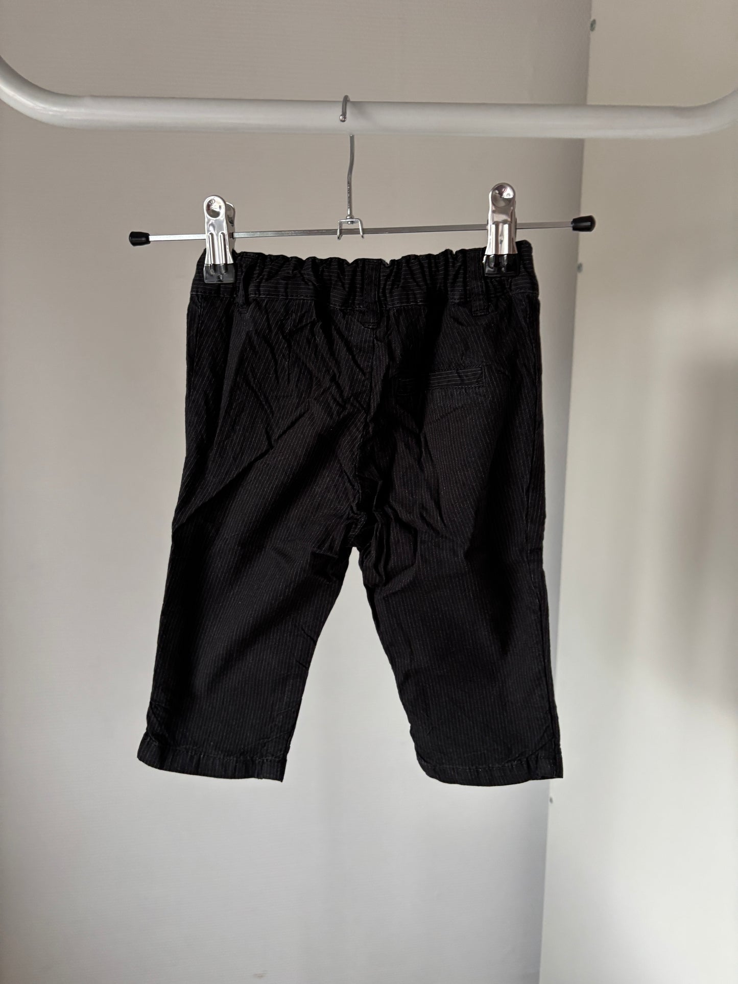 Zwart gestreept setje: gilet en broekje